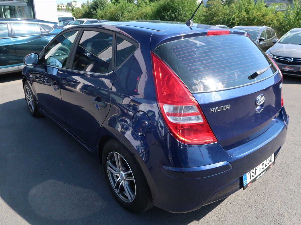 Hyundai i30, 1,4 CVVT,80kW,1majČR,Klima - fotka 4