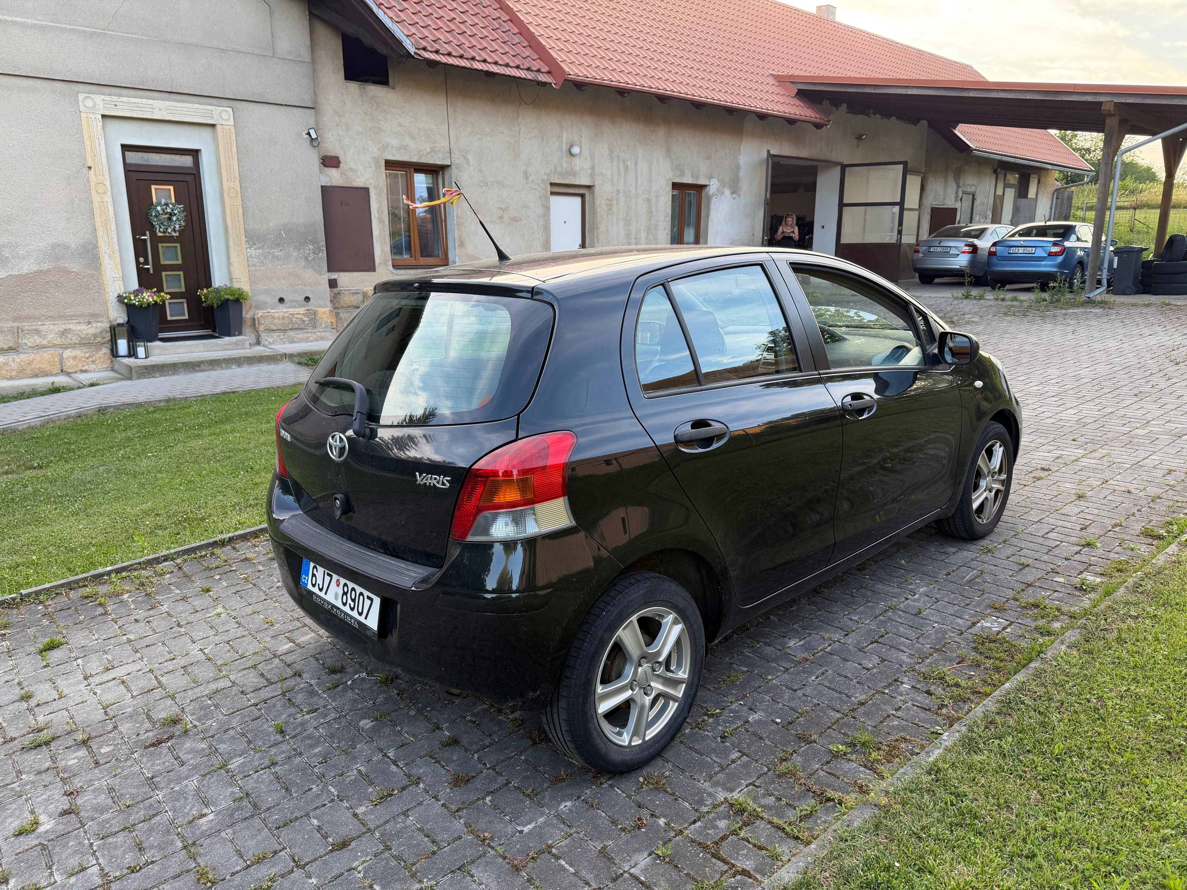 Toyota Yaris, 1,3i 74kw r.v 2010 - fotka 3