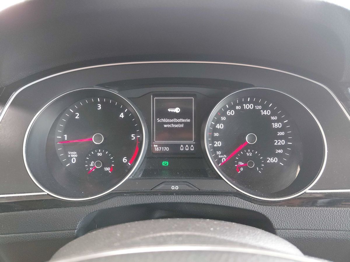 Volkswagen Passat, 2.0TDi 110KW 187tkm LED, TAŽNÉ - fotka 4