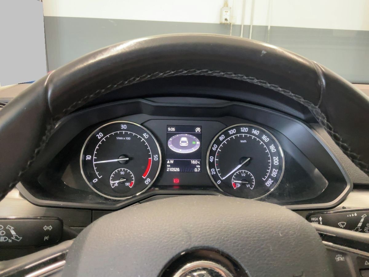 Škoda Superb, III 2.0Tdi 110KW STYLE BI-XENO - fotka 5