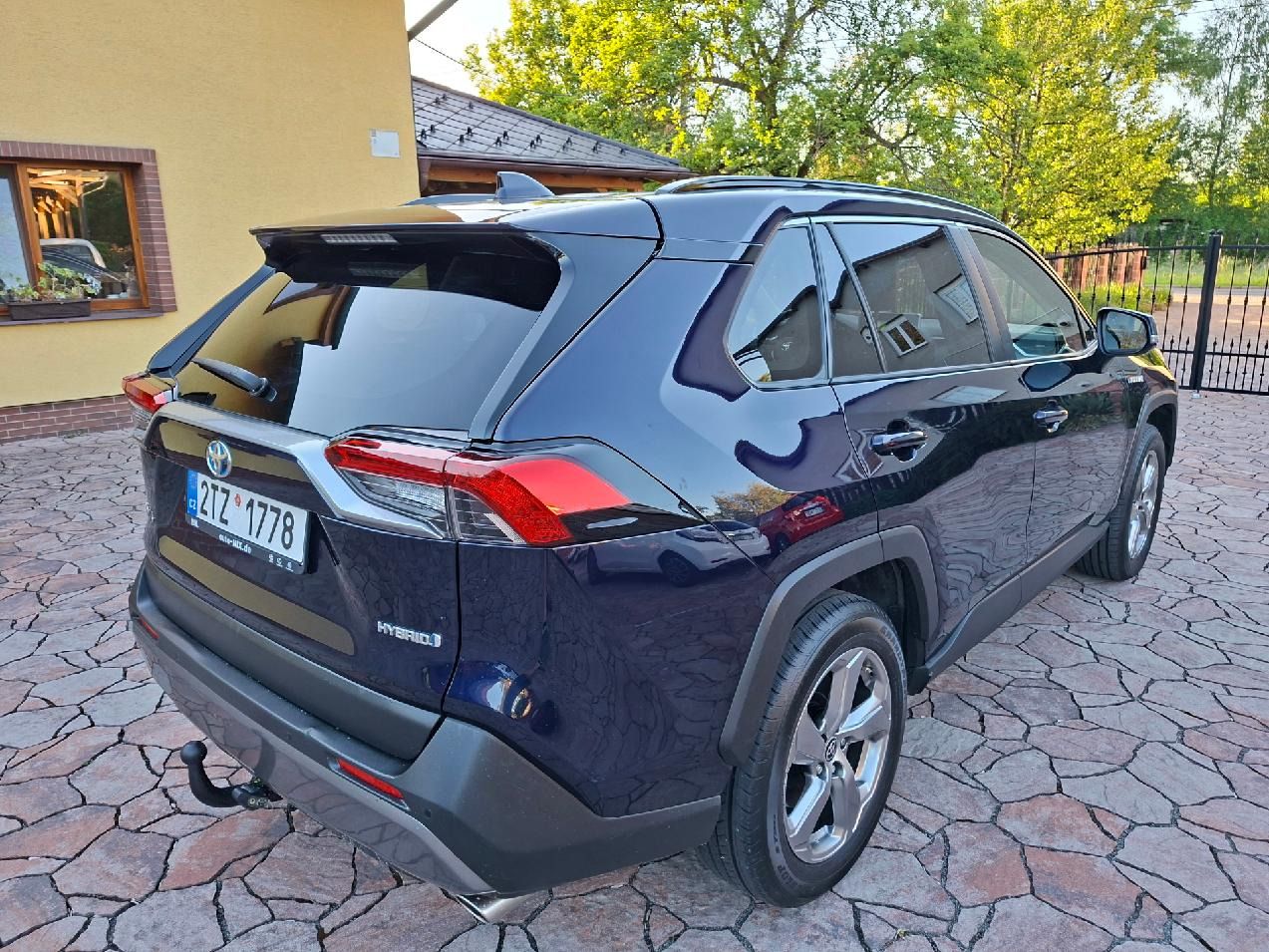 Toyota Rav4, 2.5 HYBRID 4X4  odpočet dph - fotka 4