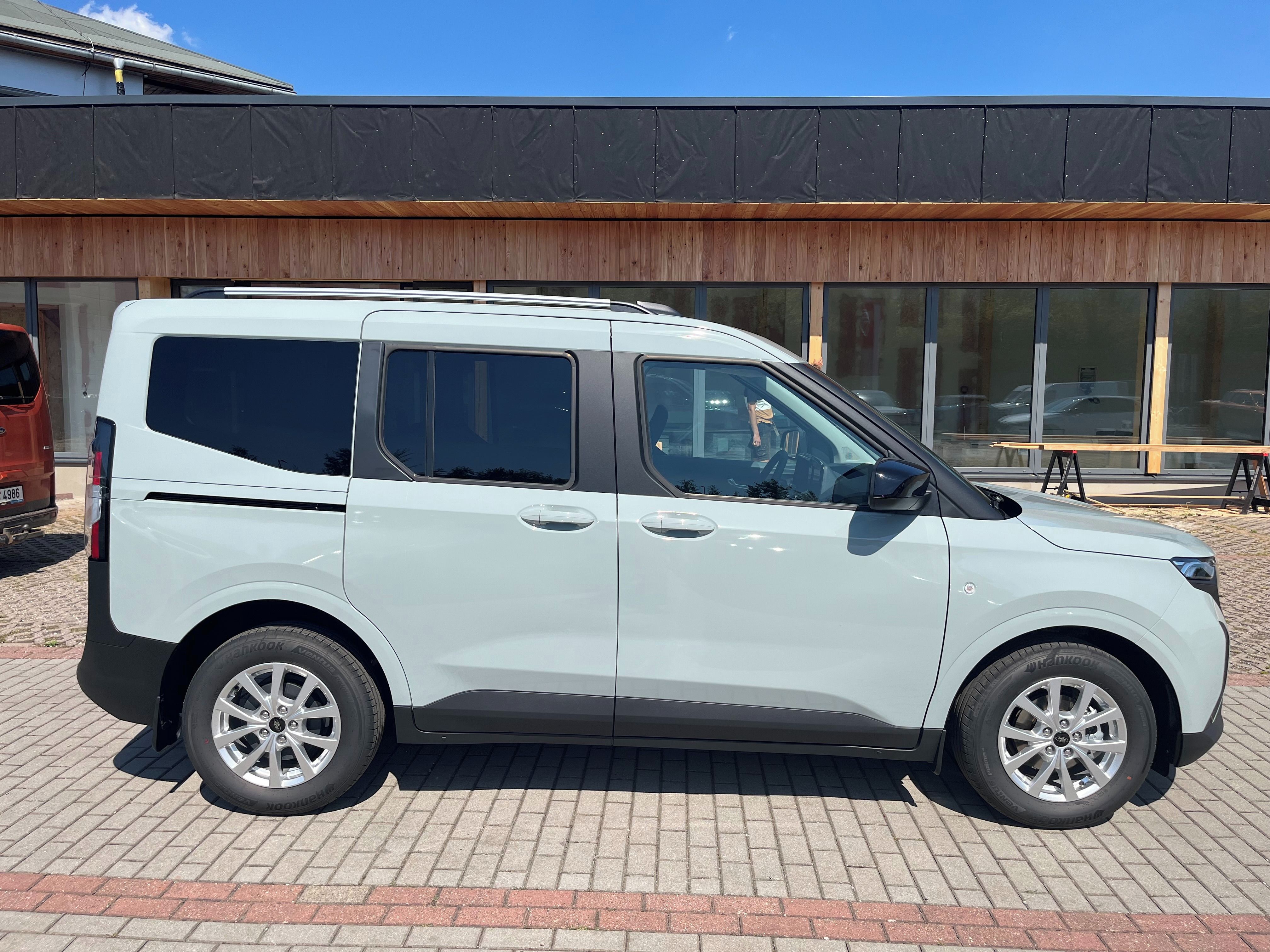 Ford Tourneo Courier, 1.0 EcoBoost 92 kW Titanium - fotka 6