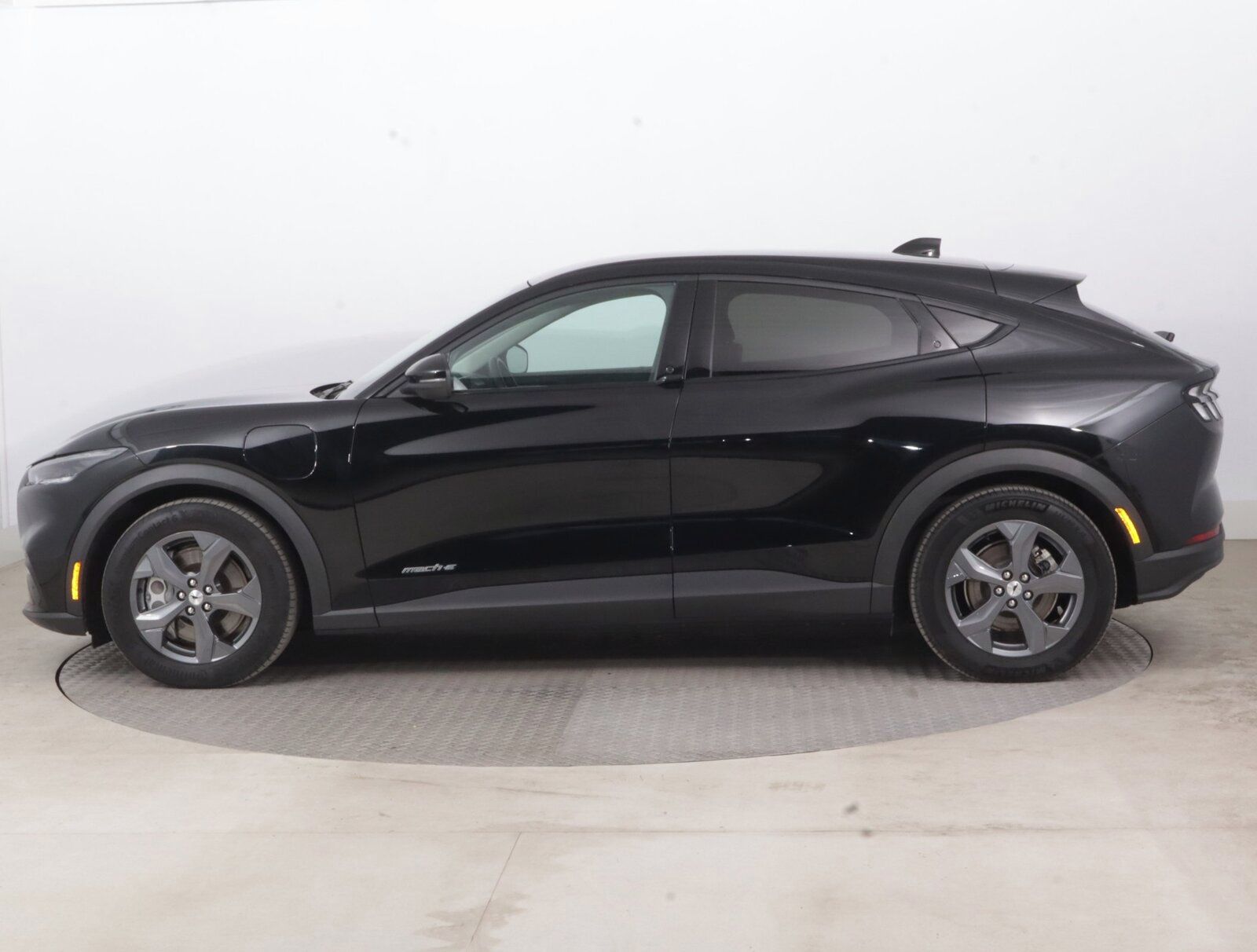 Ford Mustang Mach-E, Standard Range RWD, SoH 96% - fotka 3