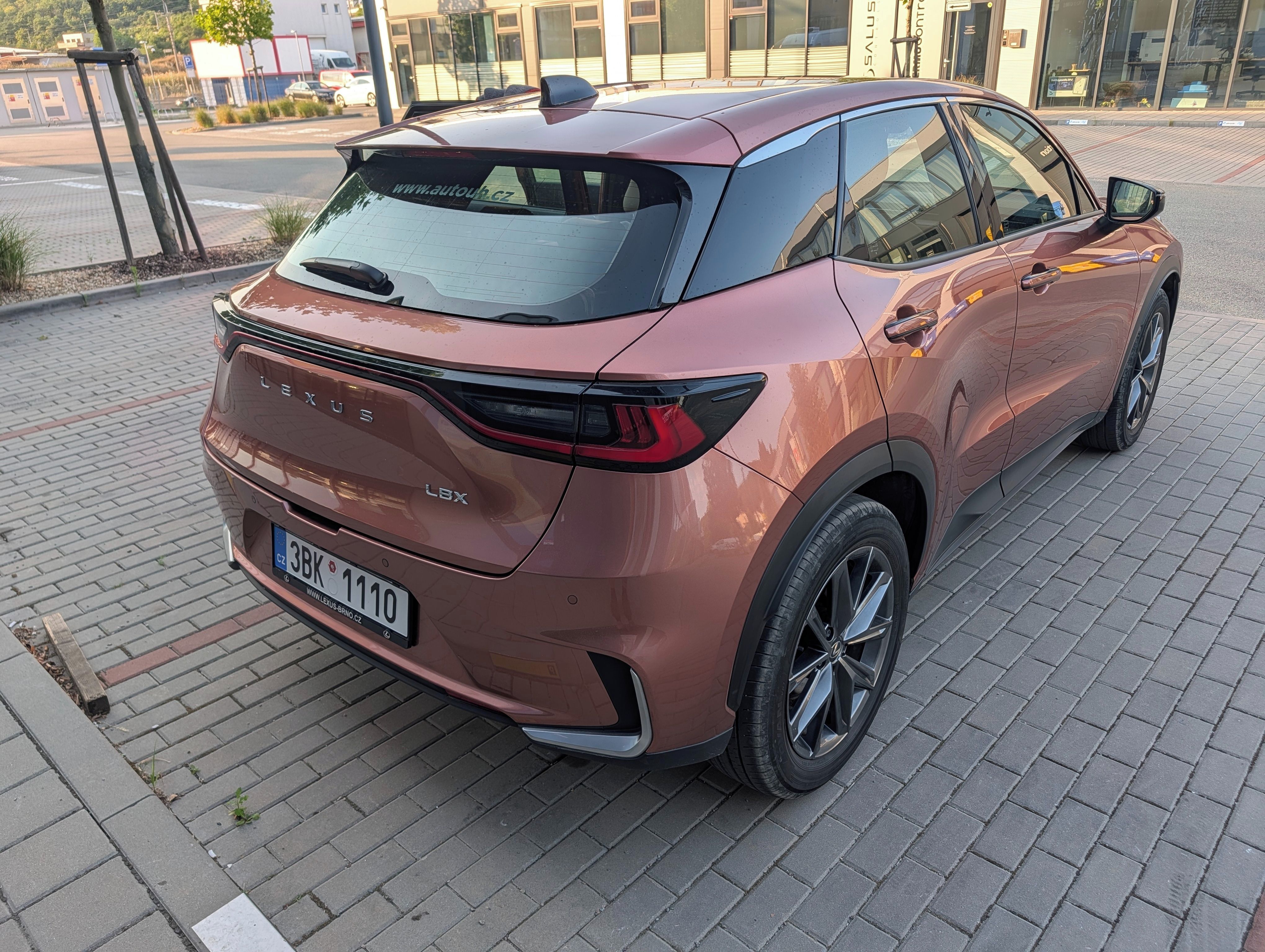 Lexus LBX, 1,5 Hybrid Elegant Tech - fotka 2
