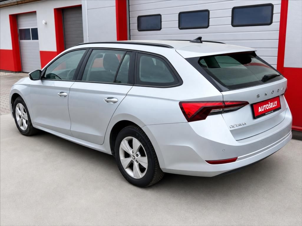 Škoda Octavia, 2,0 TDi EXECUTIVE DSG - fotka 2