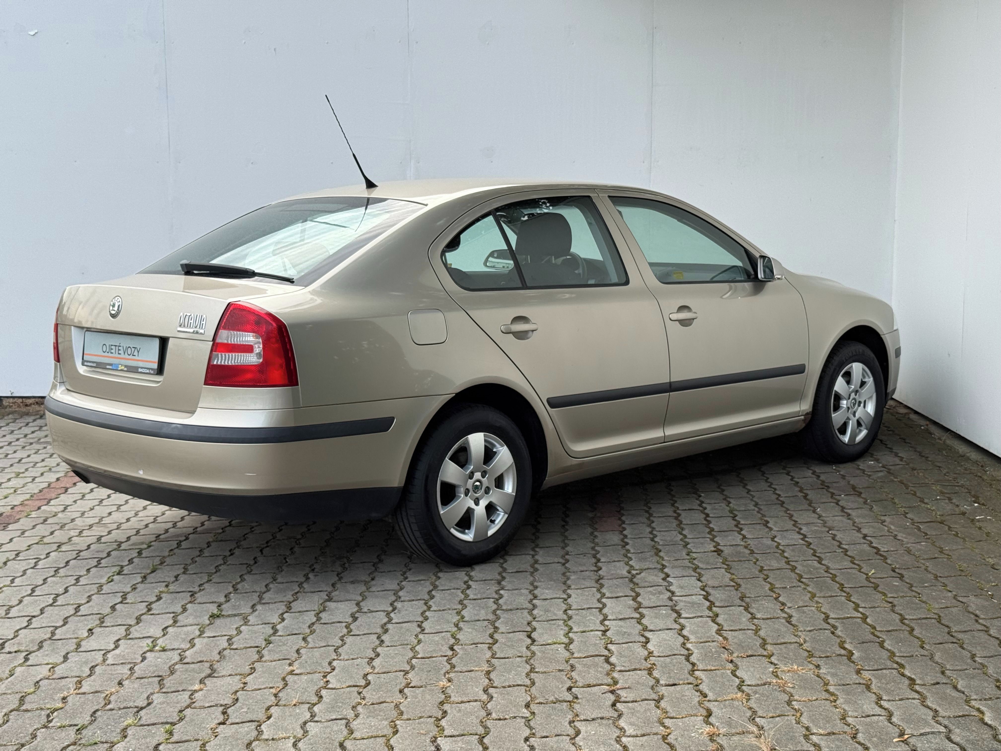 Škoda Octavia, 2,0 FSI / 110 kW Elegance - fotka 5