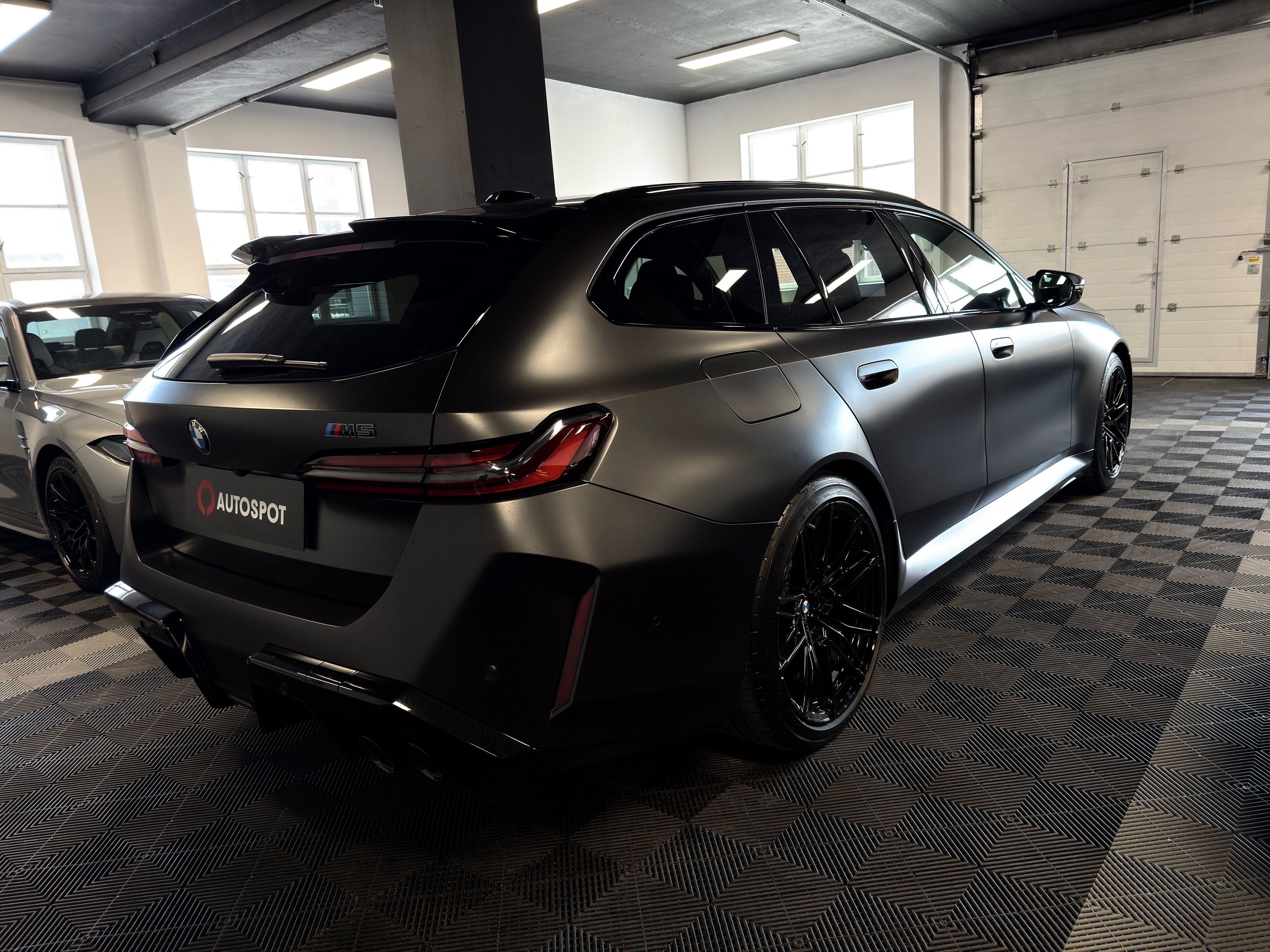 BMW M5, Touring xDrive - fotka 6