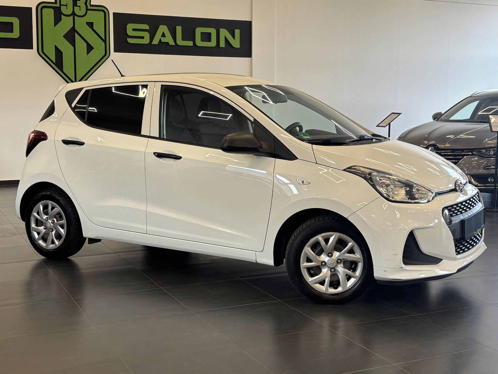 Hyundai i10, 2017, 48kW, Litá kola - fotka 2