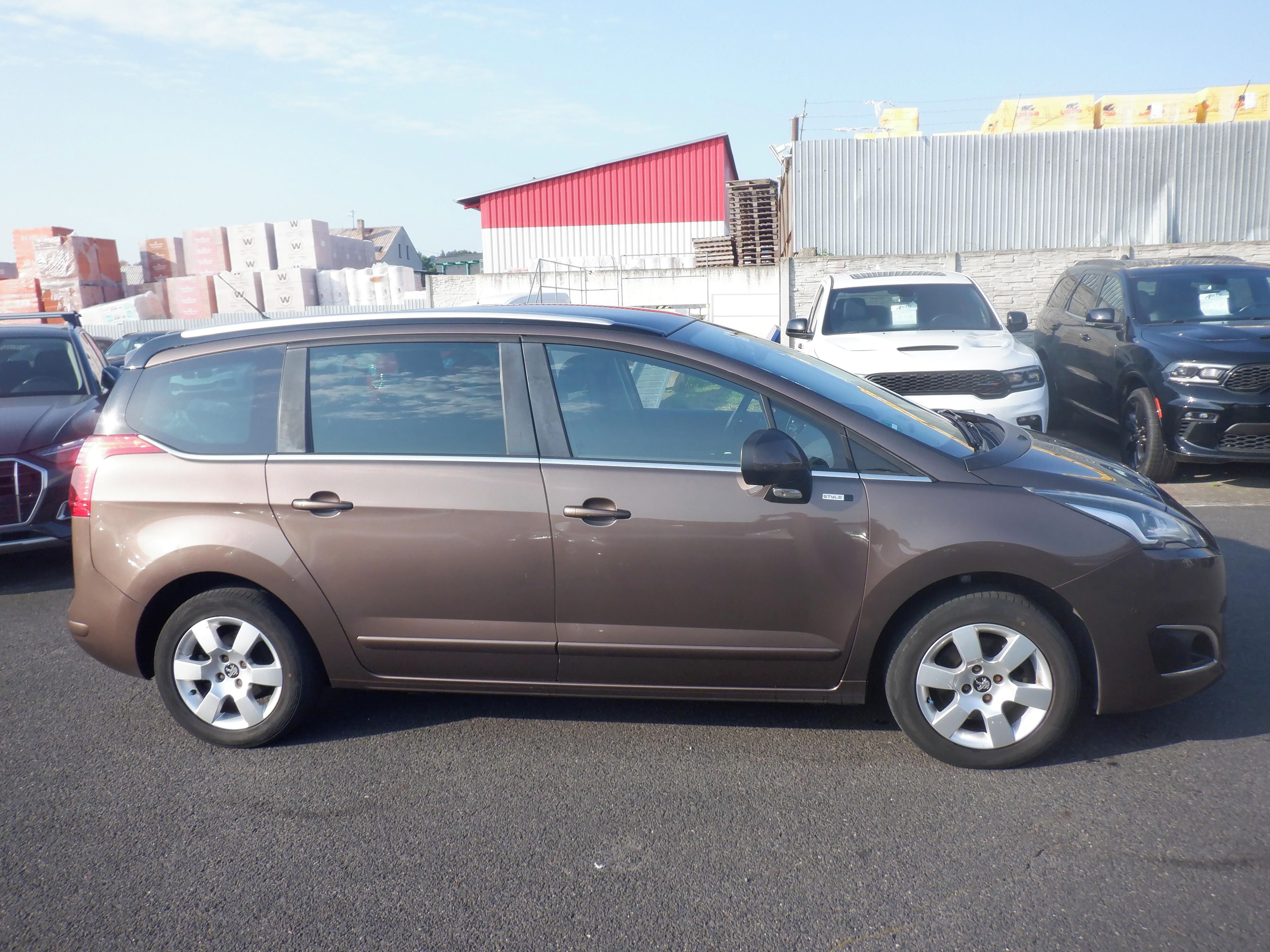 Peugeot 5008, 1.6 HDI Style,7-místné!! - fotka 4