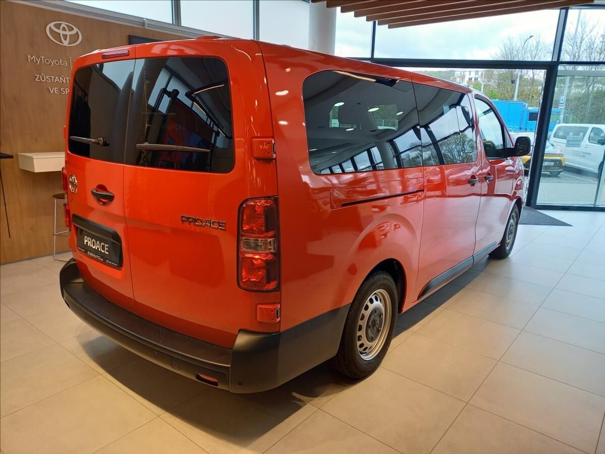 Toyota Proace Verso, 2,0 L2 Combi 2,0D 144k MT6 8S - fotka 4