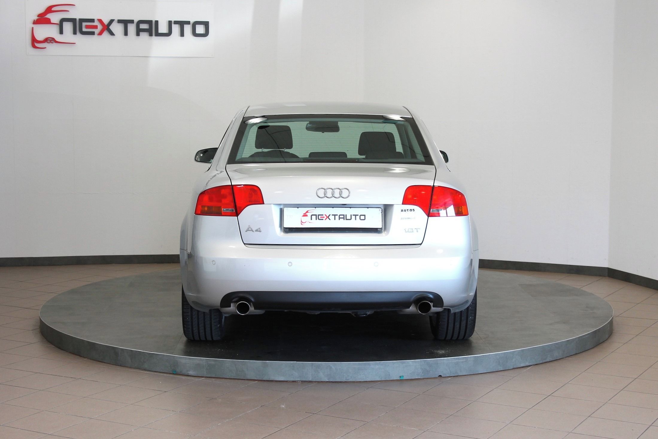 Audi A4, 1.8 TFSI 120kW AUTOMAT S.KNIHA - fotka 4