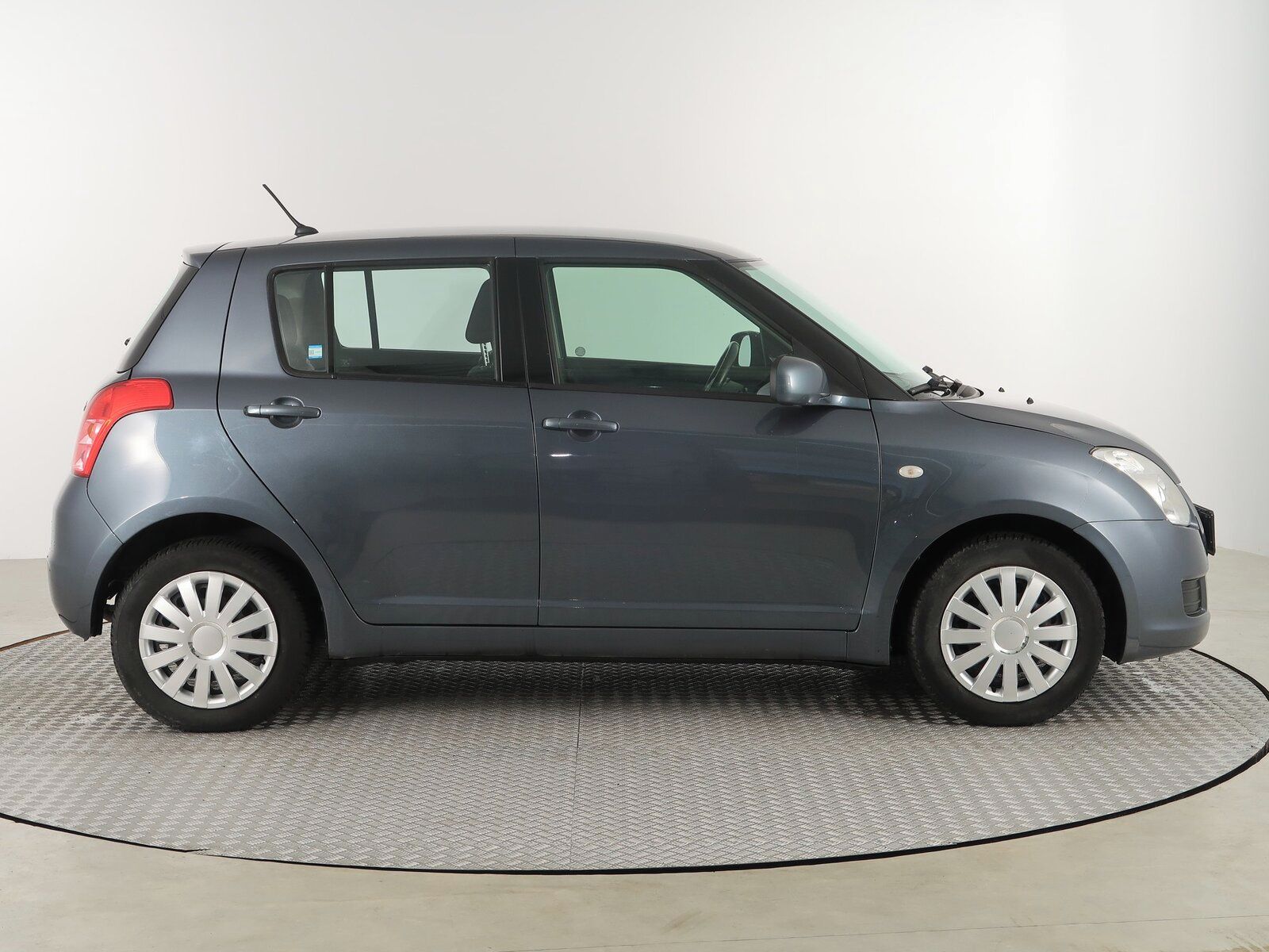 Suzuki Swift, 1.3, 4X4, Serv.kniha - fotka 6