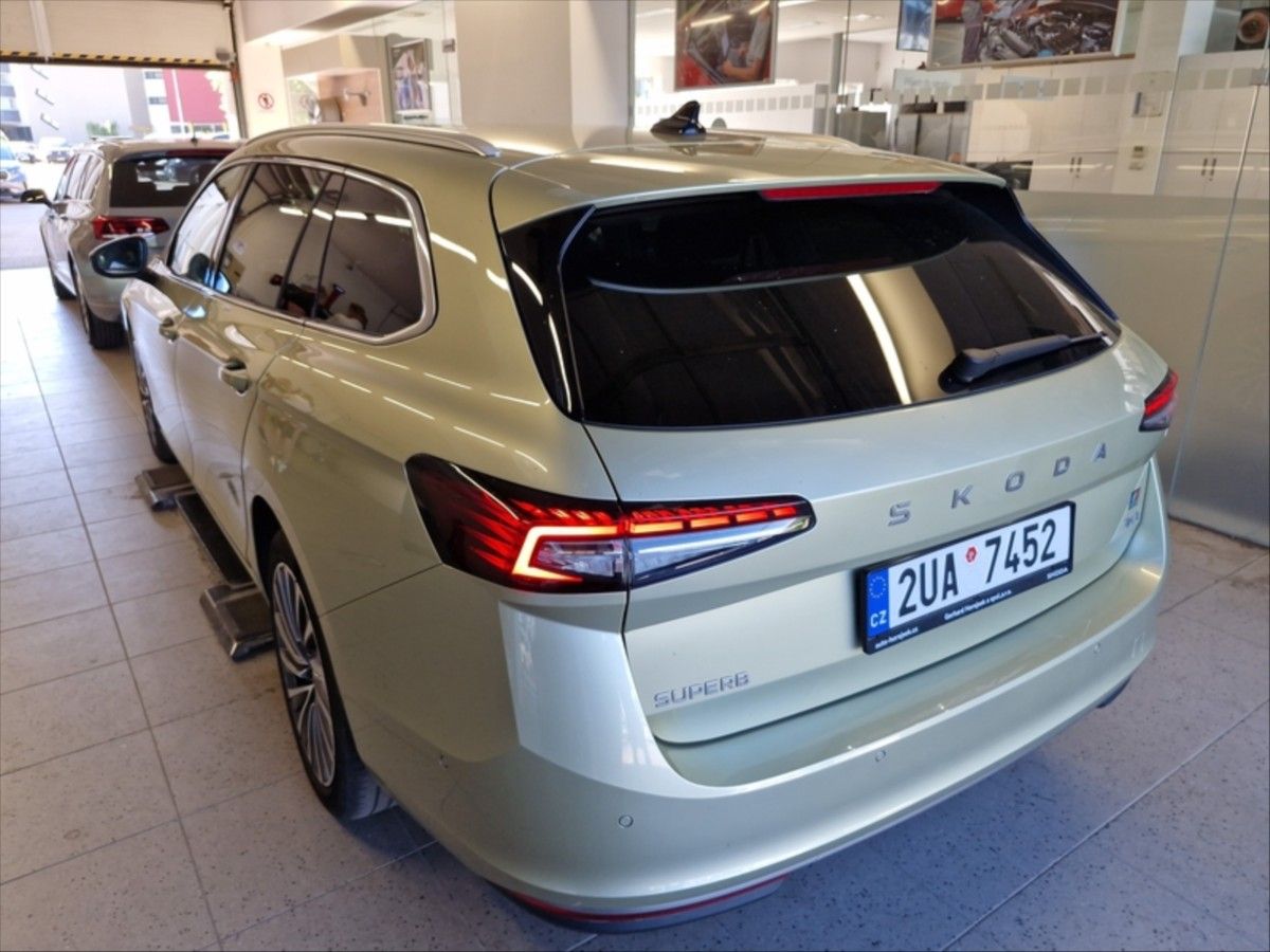 Škoda Superb, 2,0 TDi 4X4 Laurin&Klement DSG - fotka 4