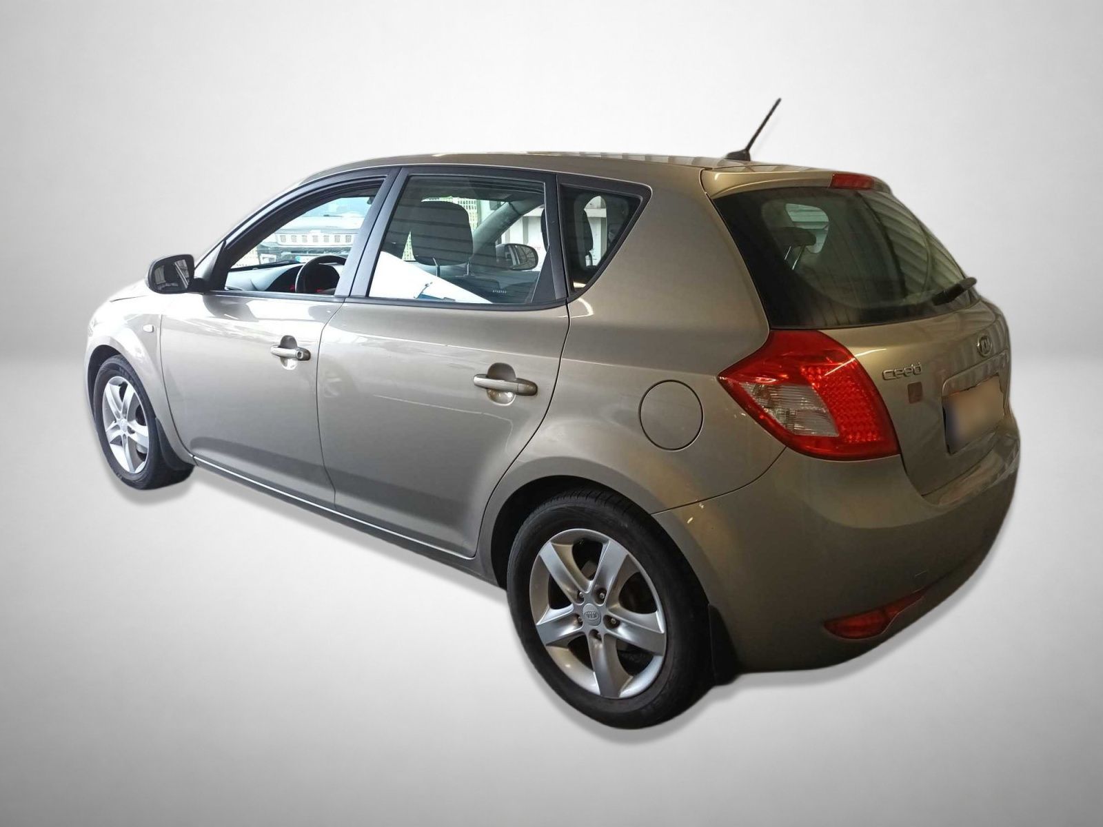 Kia Cee´d, 1.6 CVVT, jezdí dobře - fotka 2