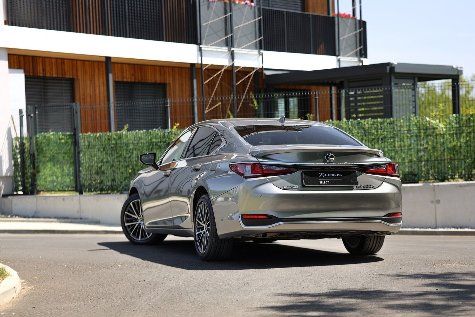 Lexus ES 300h, 300H 2,5 HEV LIMITED EDITION - fotka 4