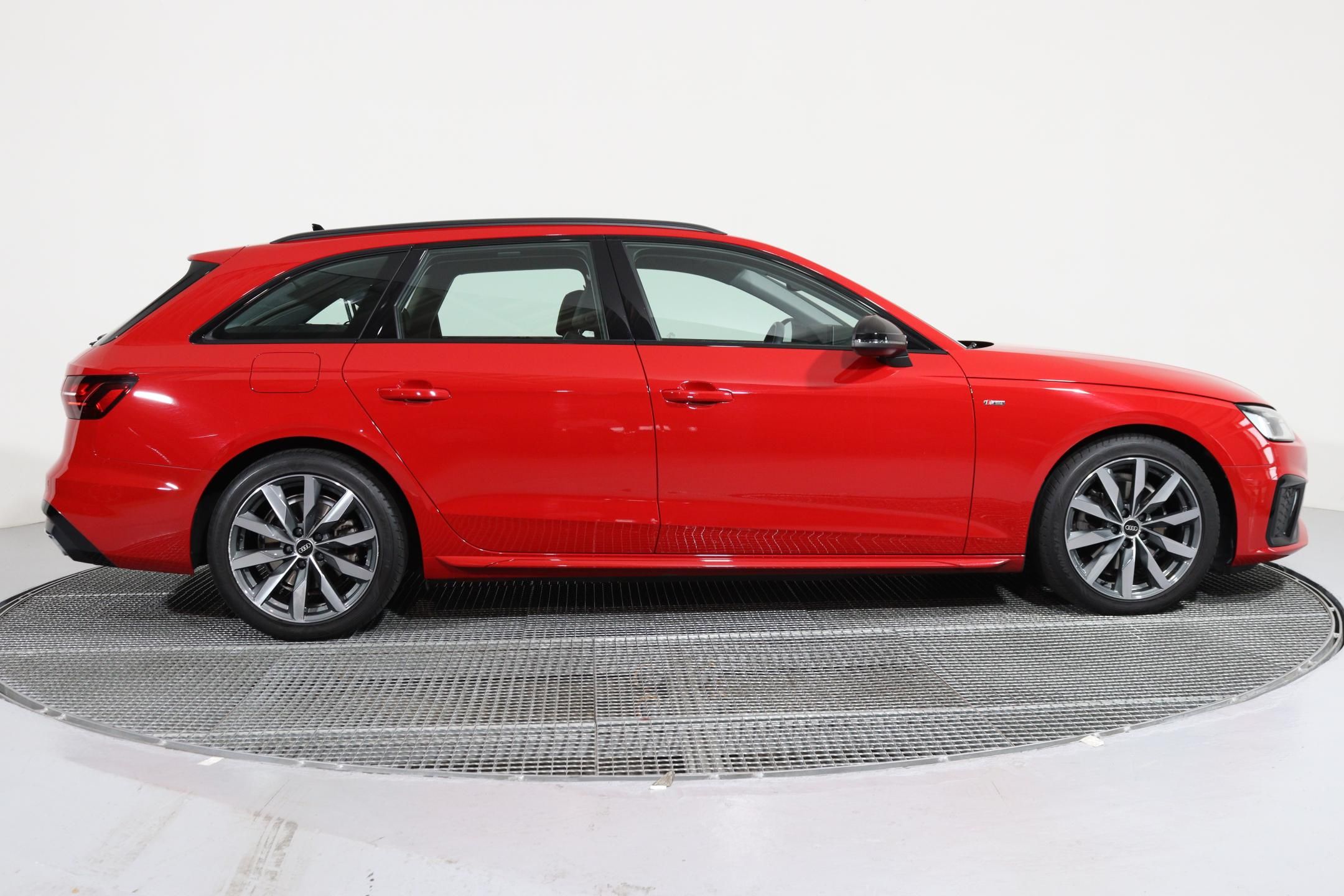 Audi A4 Avant, Sline 35 TDI Stronic - fotka 4