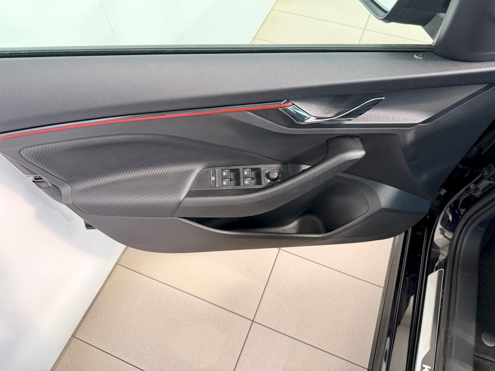 Škoda Kamiq, 1.0 TSI 85 kW A7F Monte Carlo - fotka 6