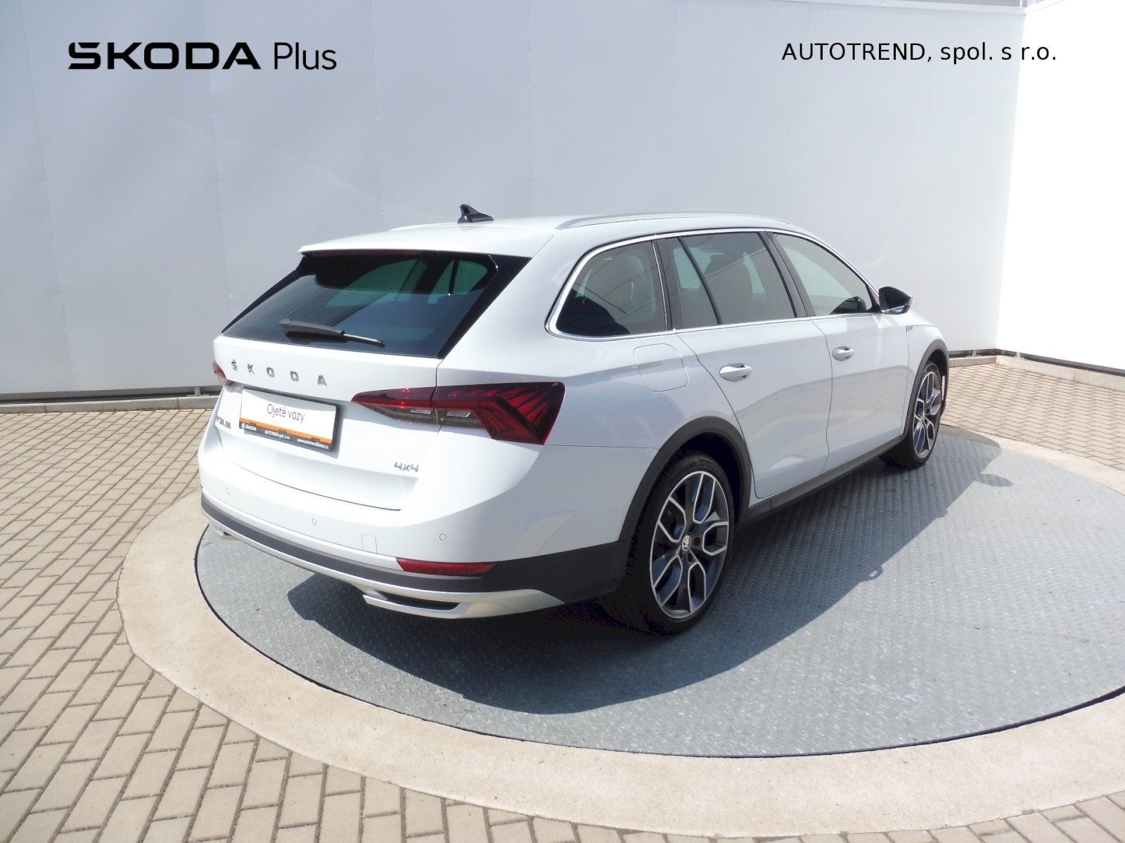 Škoda Octavia, Combi Scout 2,0 TDI 147kW DSG - fotka 2