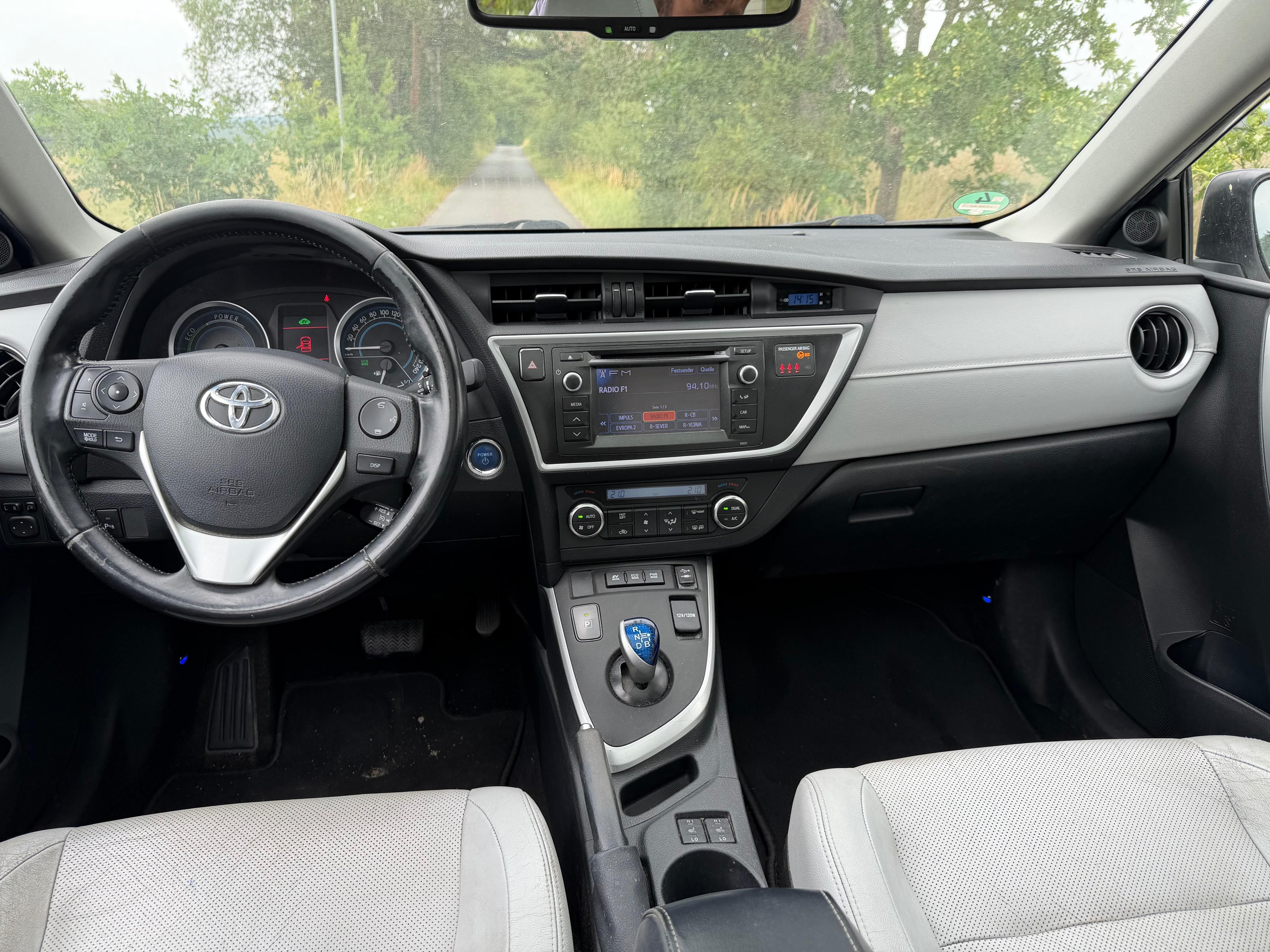 Toyota Auris, 1,8HSD Executive - fotka 6