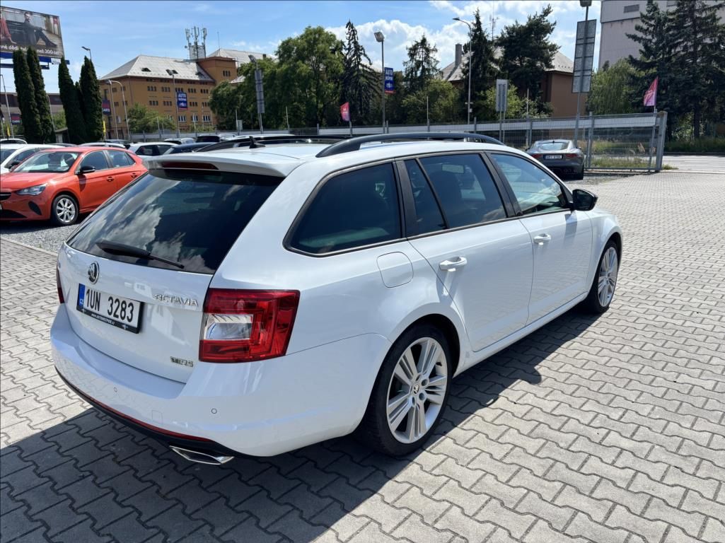 Škoda Octavia, 2,0 TDi RS,servis - fotka 4