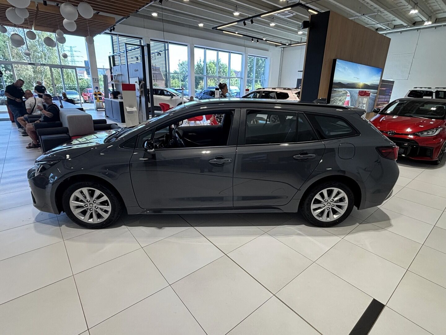 Toyota Corolla, 1,8   TS Comfort Tech HEV - fotka 4