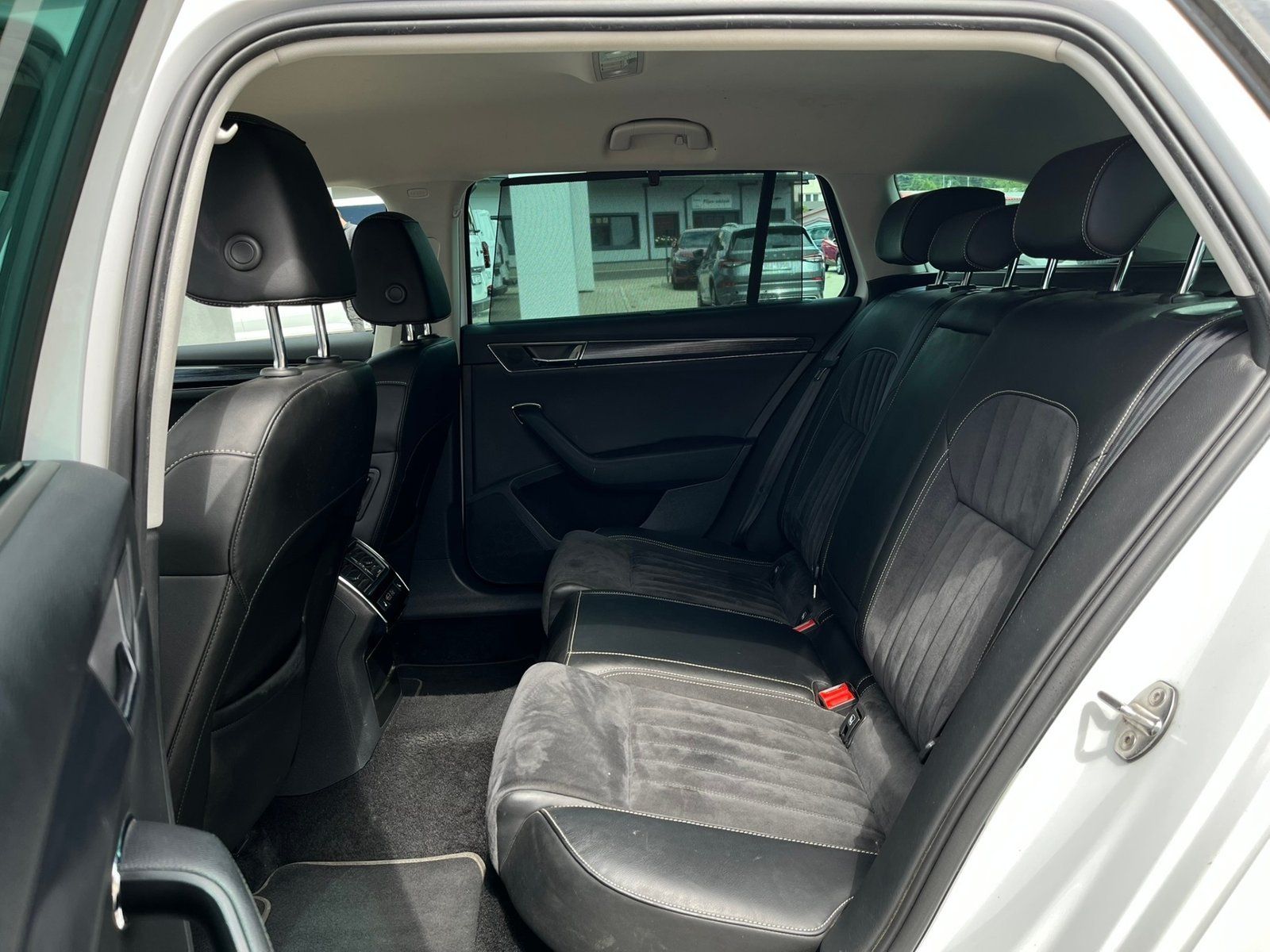 Škoda Superb, Superb 2.0 TSI 140kW Style - fotka 6
