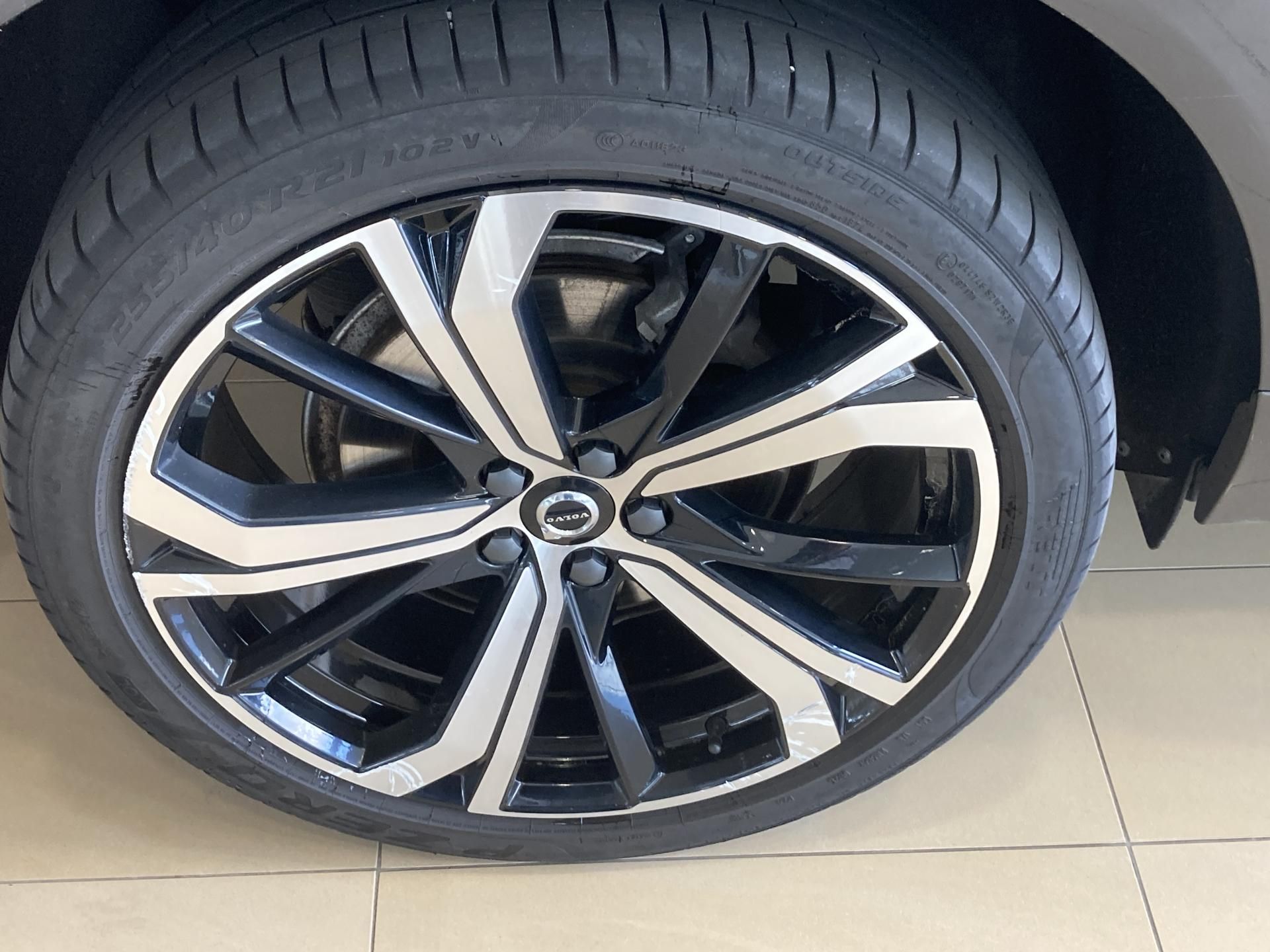 Volvo XC60, T6 eAWD Recharge Plus Dark AT8 - fotka 5