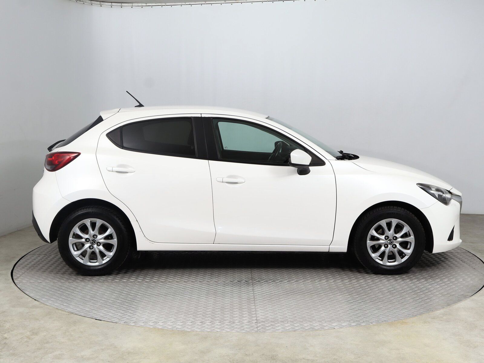 Mazda 2, 1.5 16V, Klima, Tempomat - fotka 6