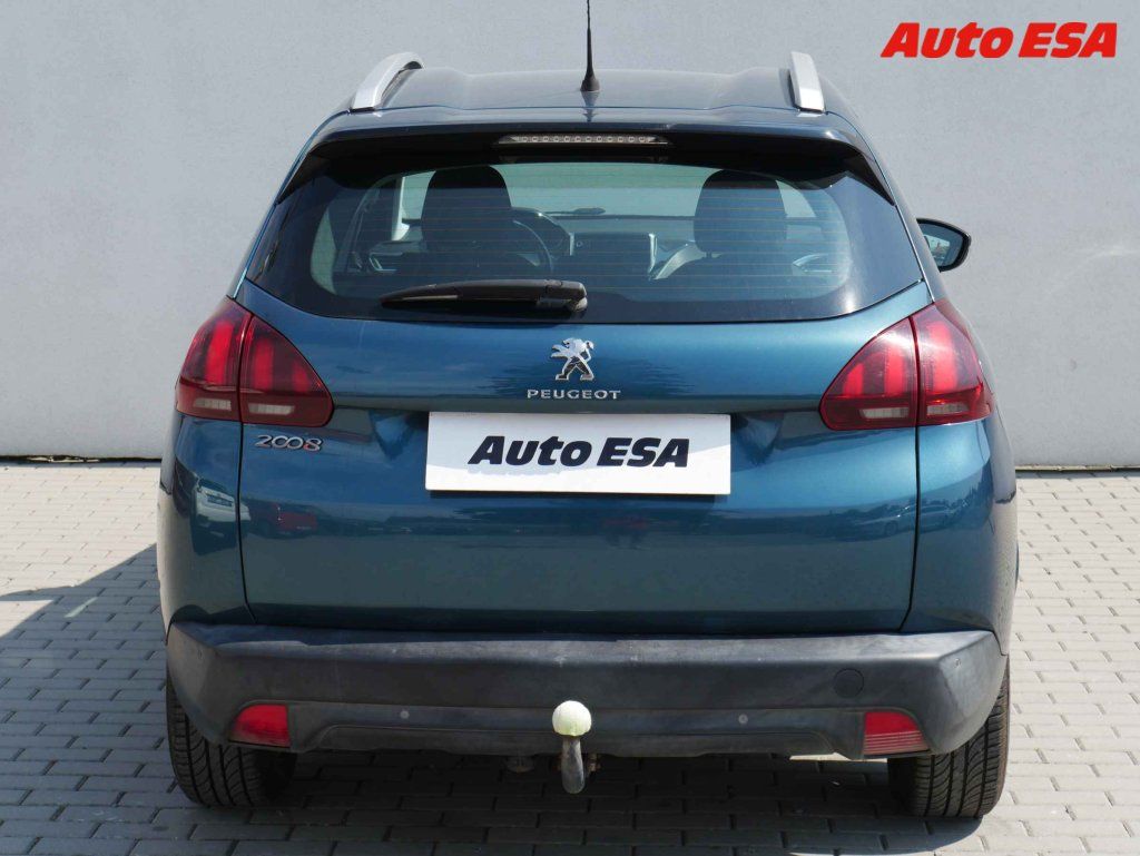 Peugeot 2008, 1.2i,1.maj,ČR - fotka 5