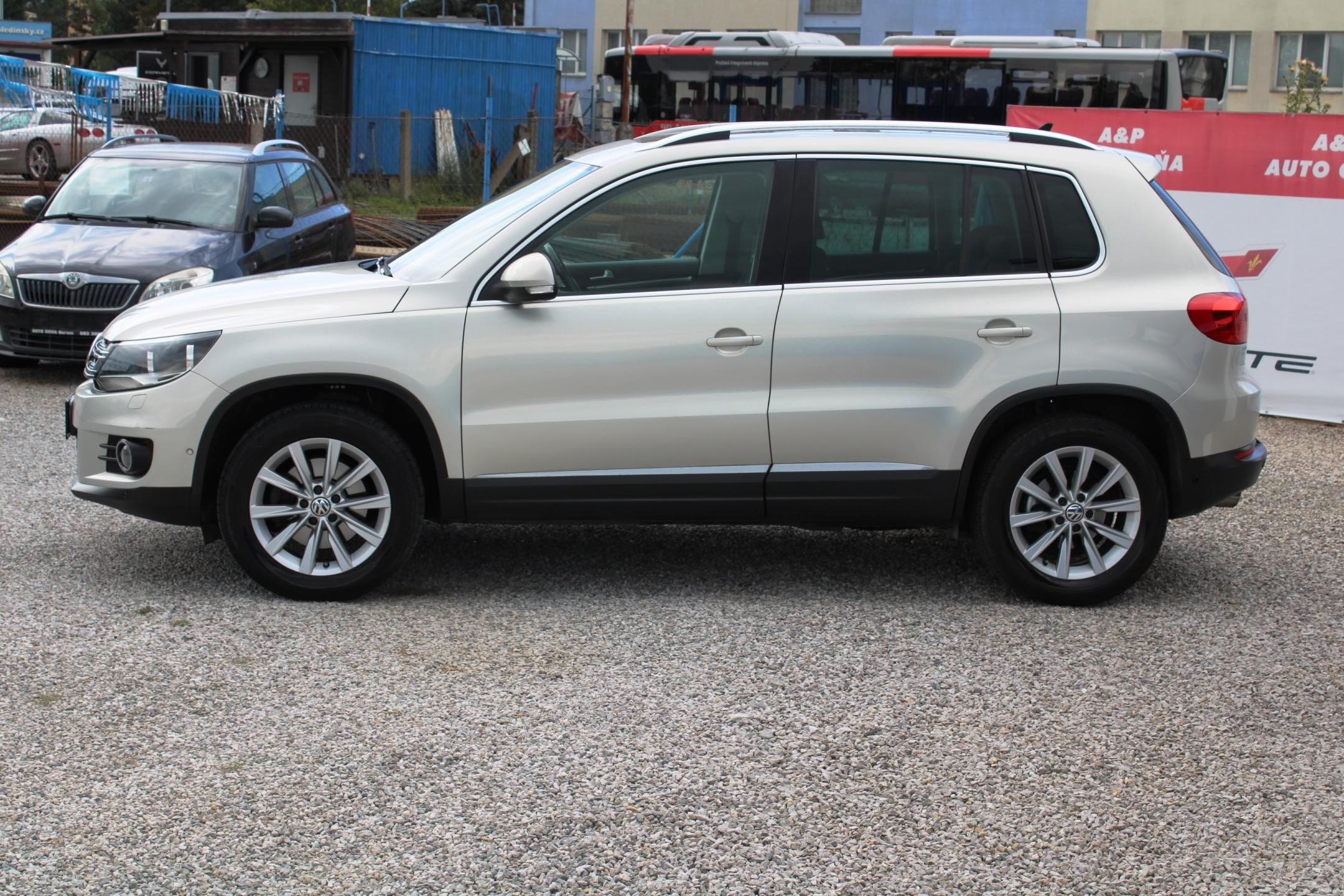Volkswagen Tiguan, 2.0 TDI KLIMA VÝHŘEV TAŽNÉ NAV - fotka 4
