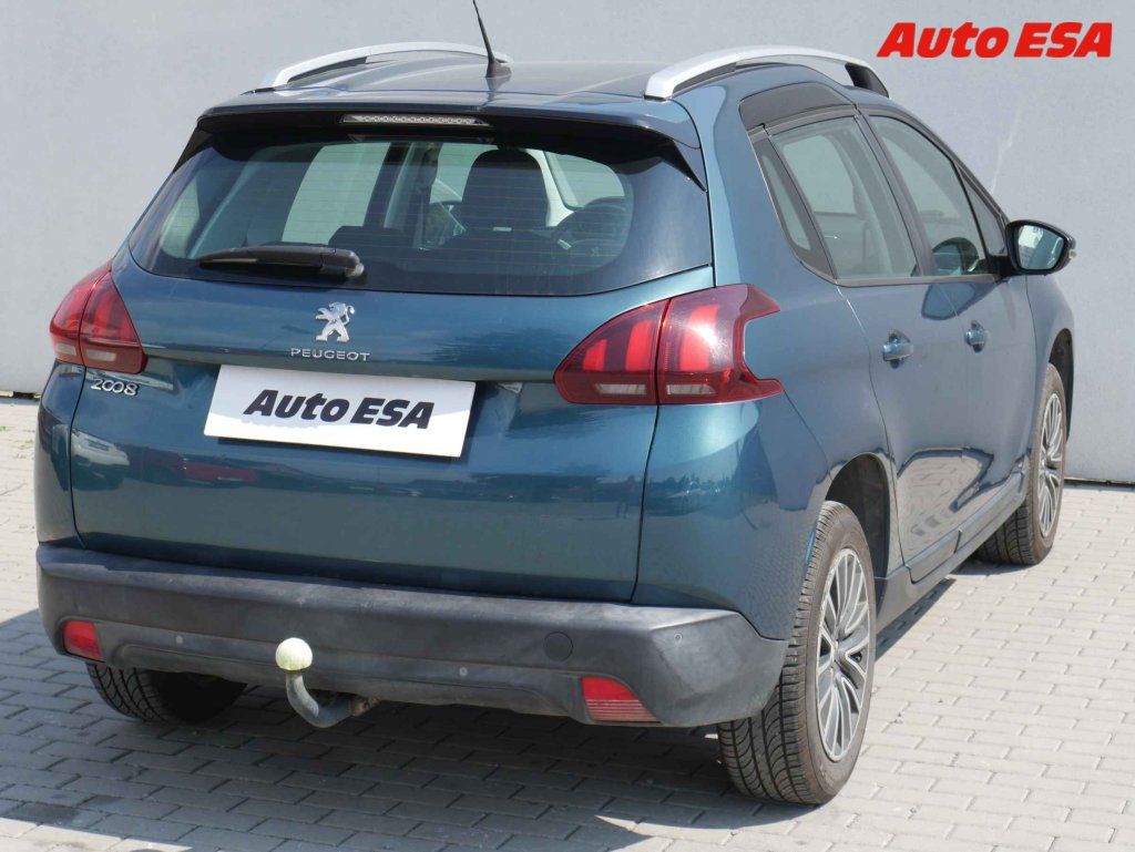 Peugeot 2008, 1.2i,1.maj,ČR - fotka 4
