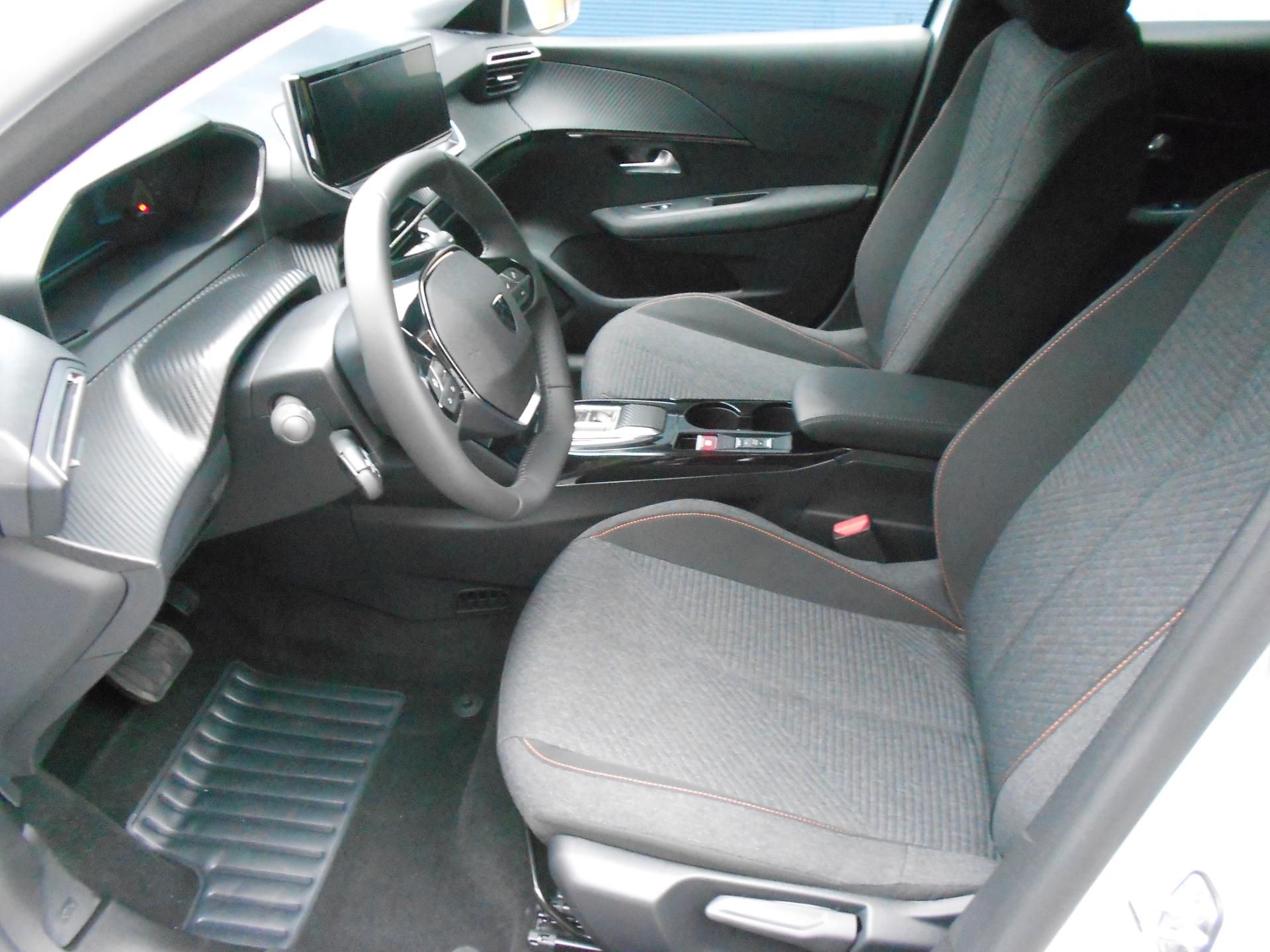 Peugeot 208, BUSINESS Hybrid 110 e-DCS6 - fotka 5