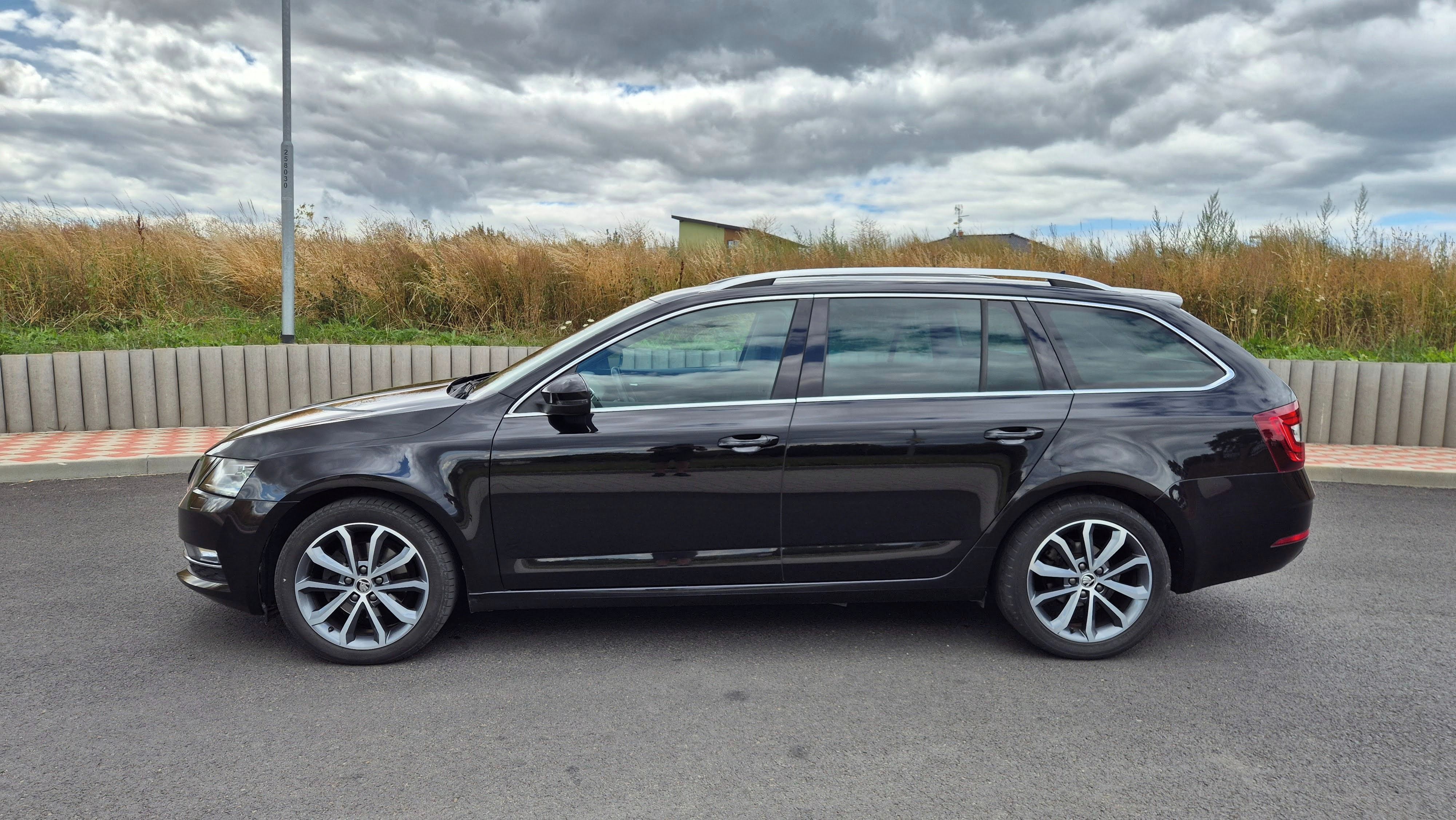 Škoda Octavia, 2,0tdi DSG, Led, Kessy, Navi - fotka 3