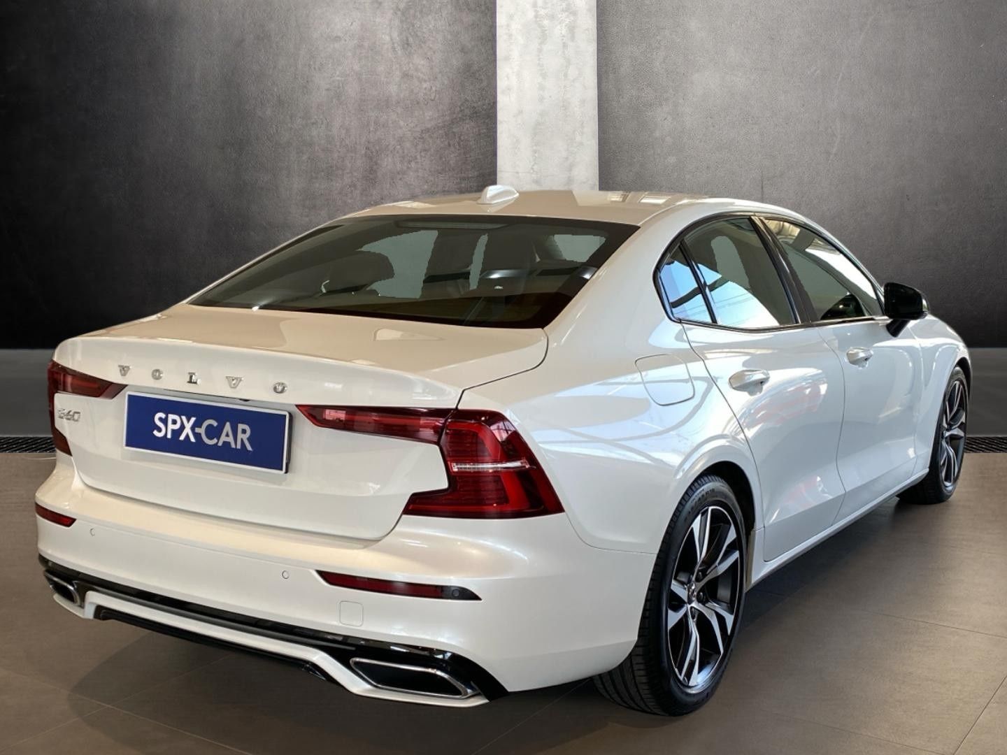 Volvo S60, T5 FWD R-DESIGN - fotka 3