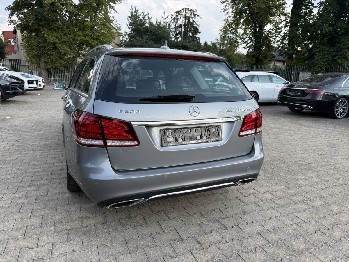 Mercedes-Benz Třídy E, E 300de Hybrid Vzduch - fotka 4