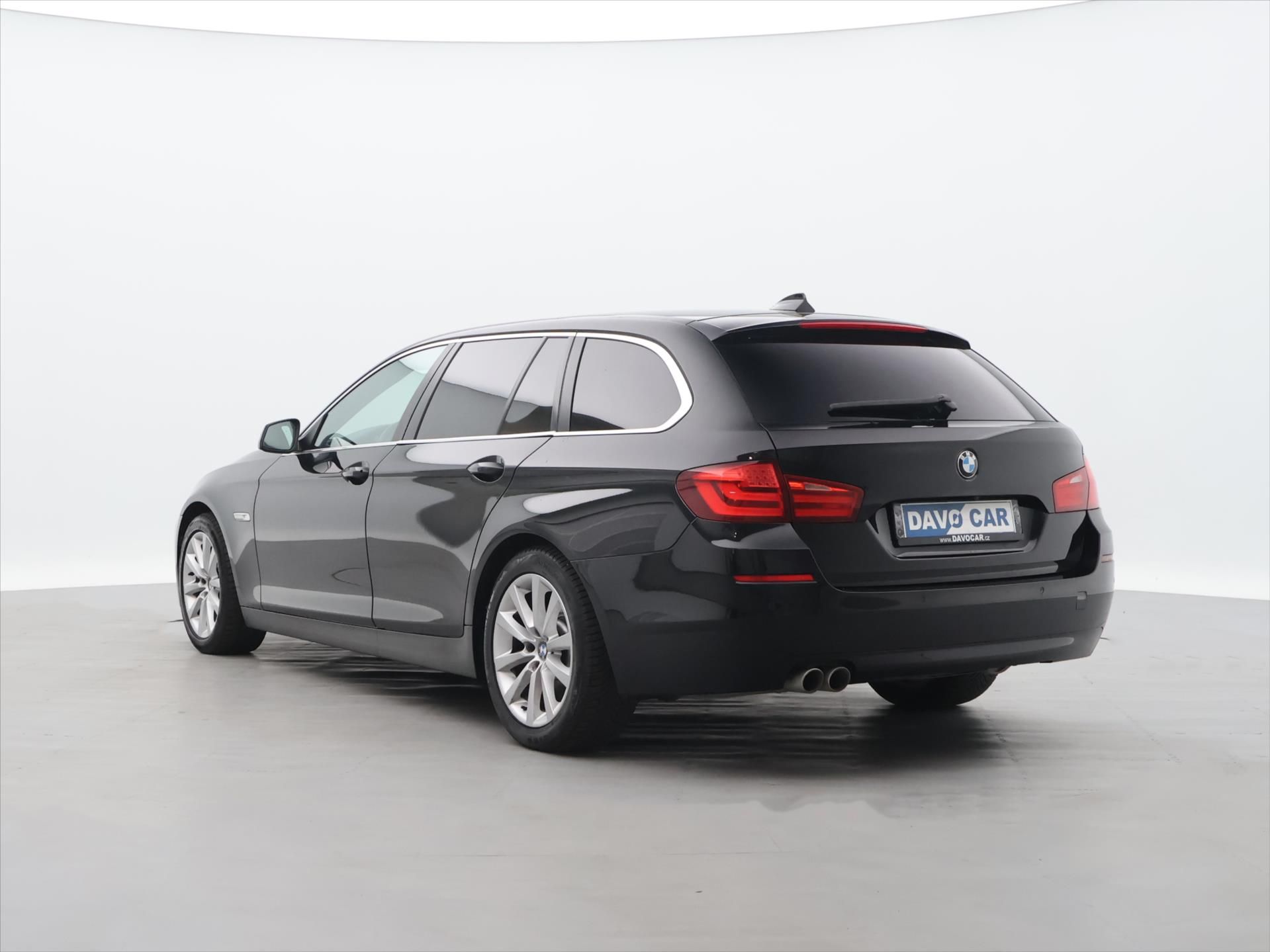 BMW Řada 5, 3,0 530d x Drive Tažné Klima - fotka 4