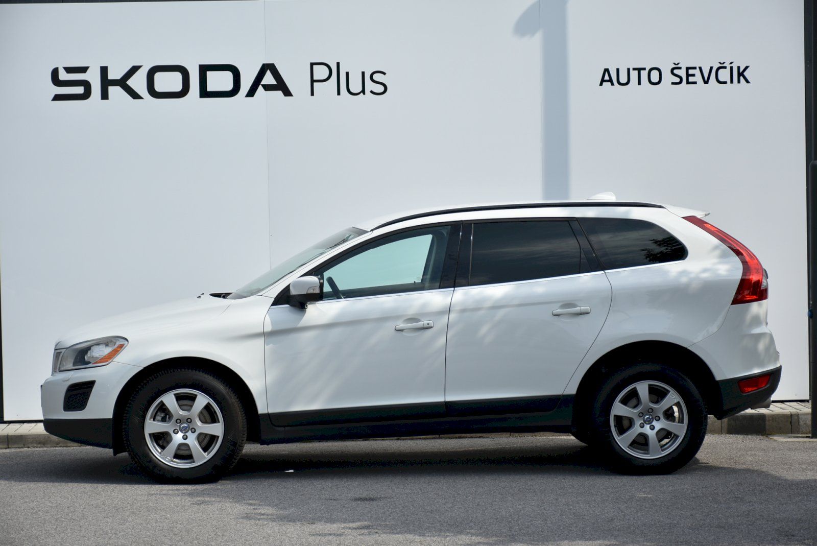 Volvo XC60, 2.4 D5 120kw 4x4 - fotka 3