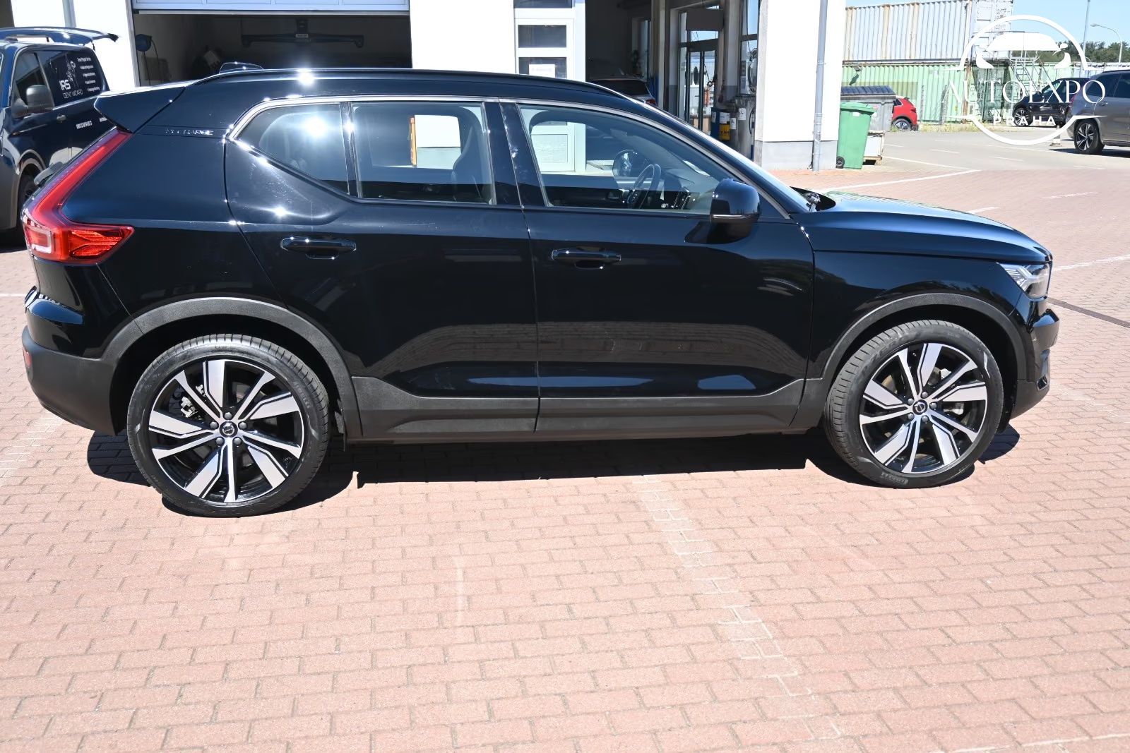 Volvo XC40, BEV AWD R Design*HARMAN/KARDON - fotka 4