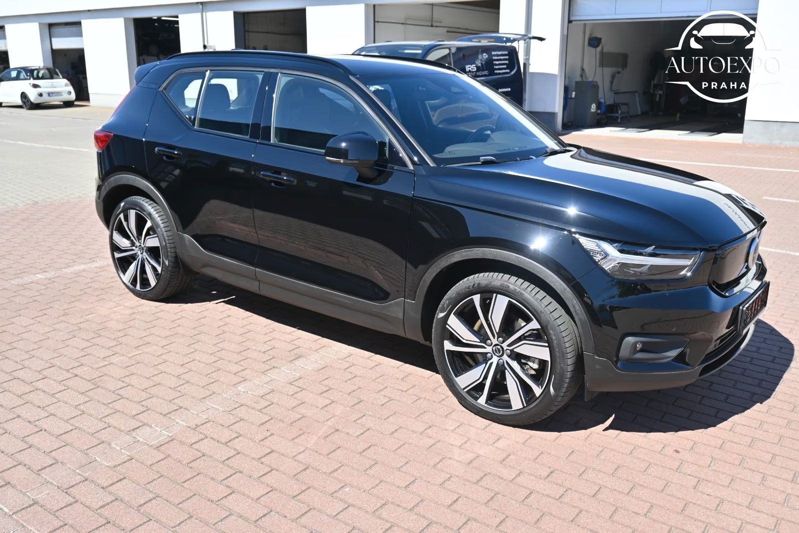 Volvo XC40, BEV AWD R Design*HARMAN/KARDON - fotka 3
