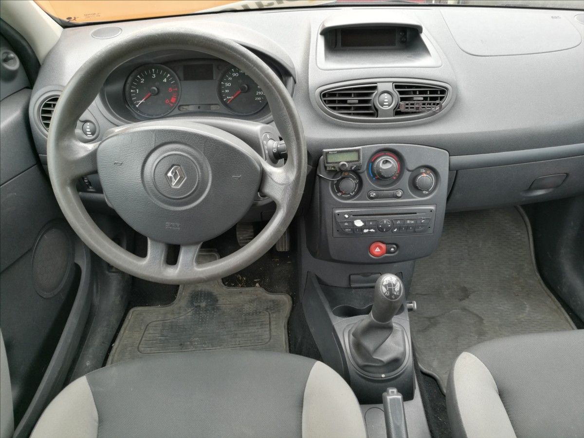 Renault Clio, 1,5 dCi klima kombi - fotka 5