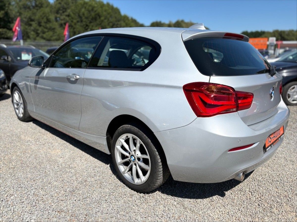 BMW Řada 1, 2,0 118d xDrive 3 dveř - fotka 4