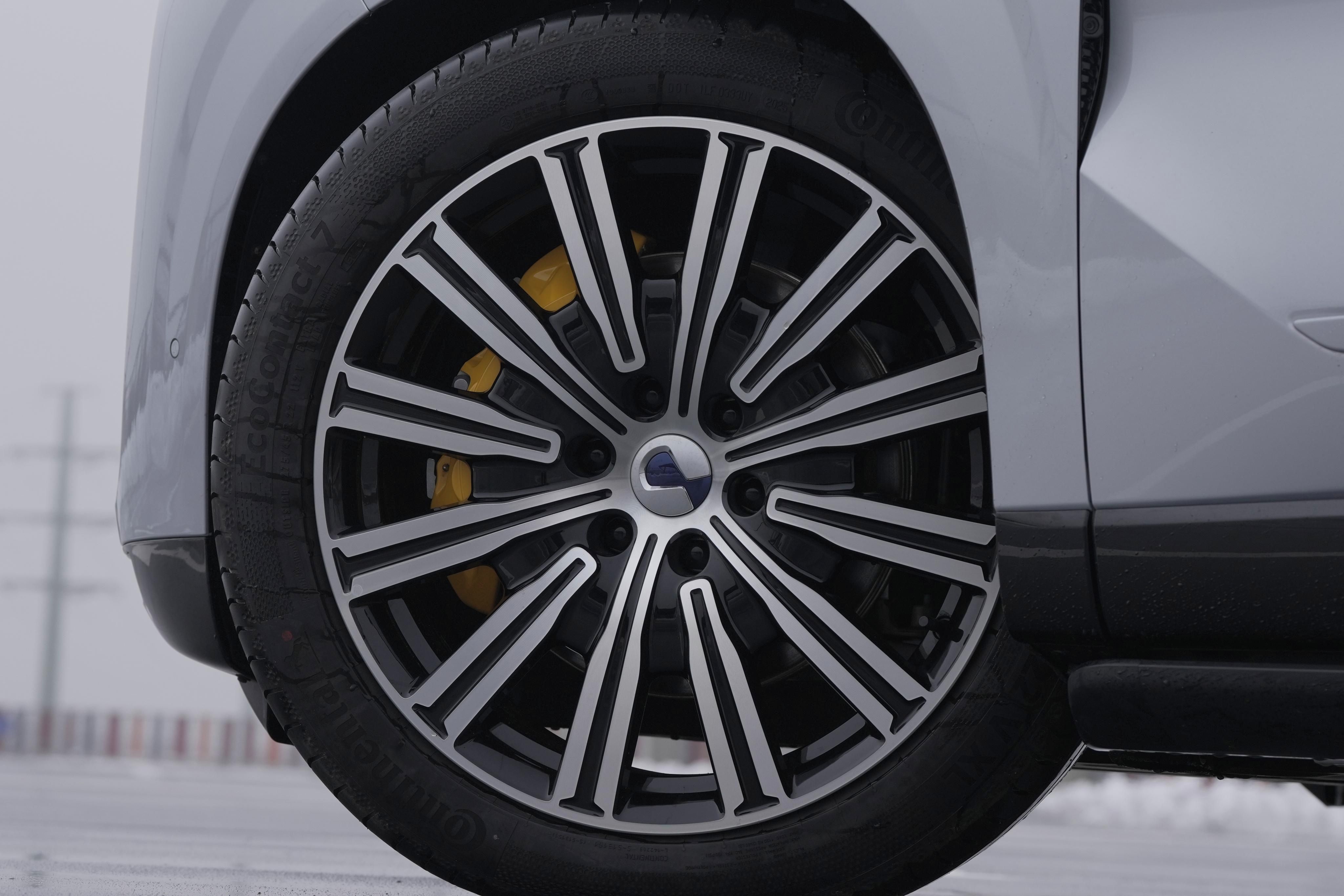 Denza N9, 2.0T PHEV - fotka 5
