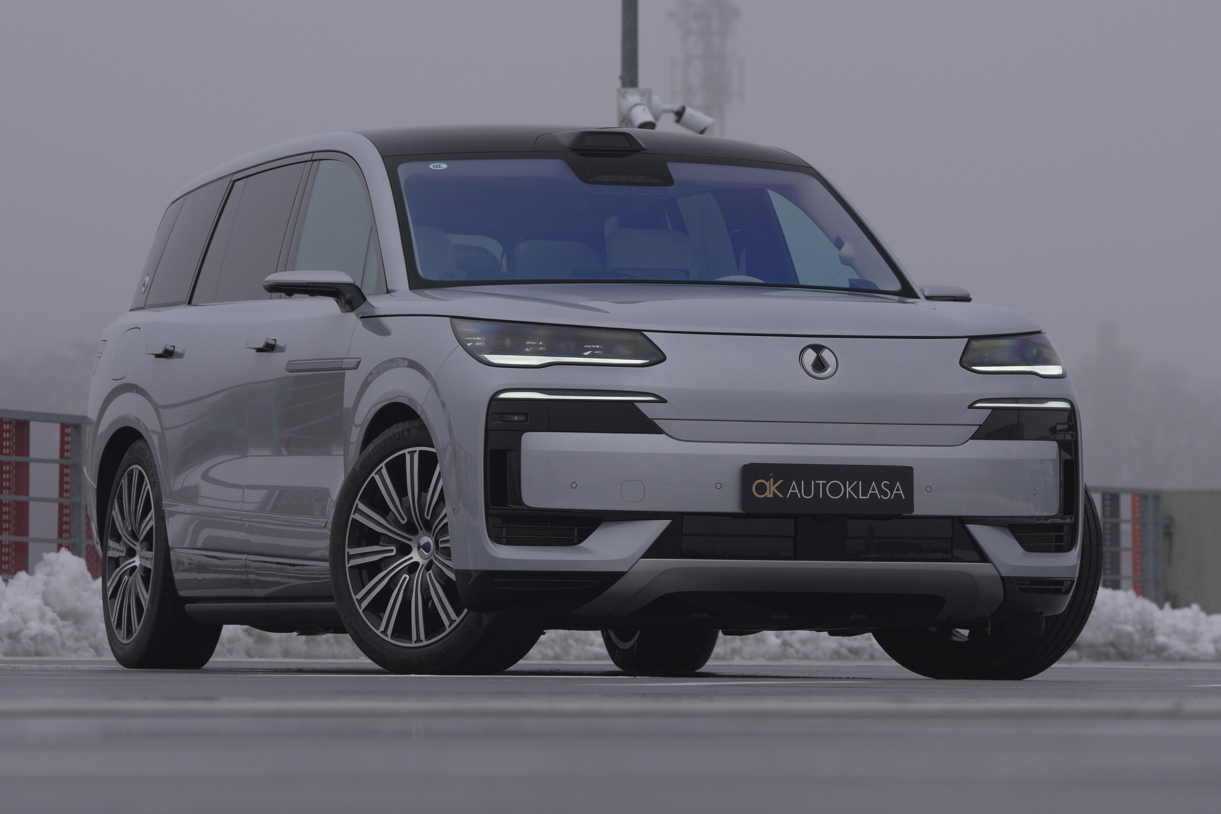 Denza N9, 2.0T PHEV - fotka 3