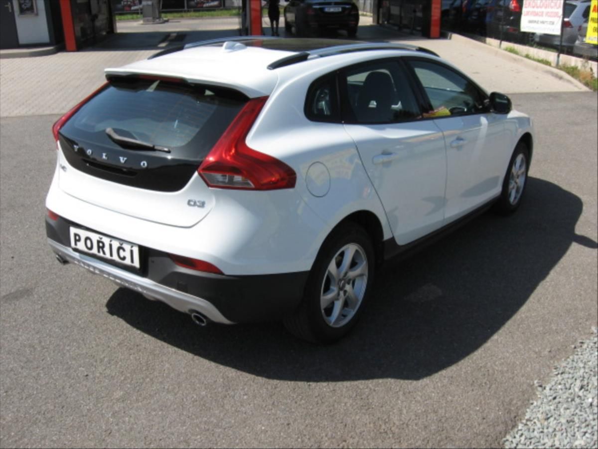 Volvo V40, 2,0   D Cross Country - fotka 6
