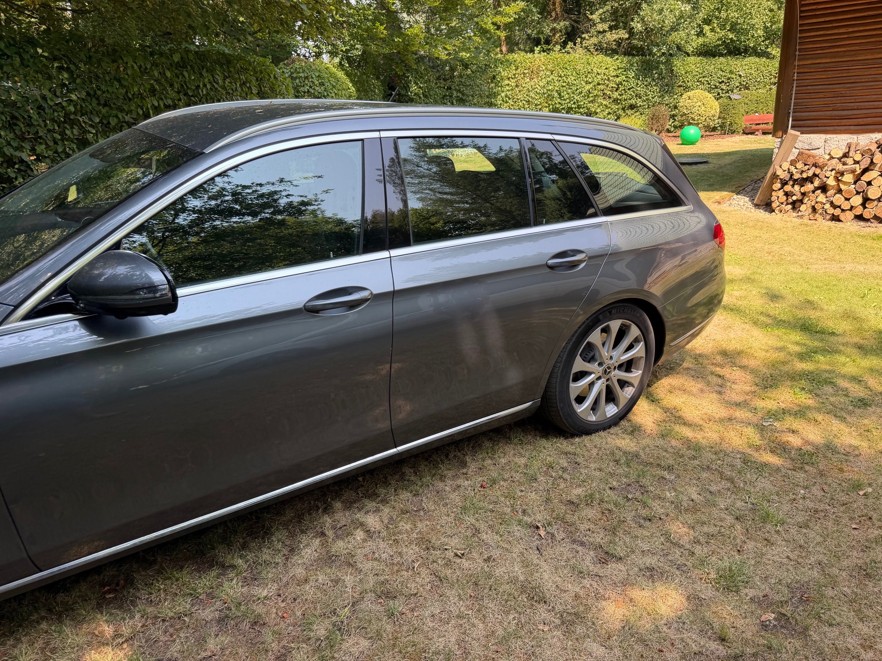 Mercedes-Benz Třídy E, Mercedes-Benz E 400 D 4 MATIC - fotka 5