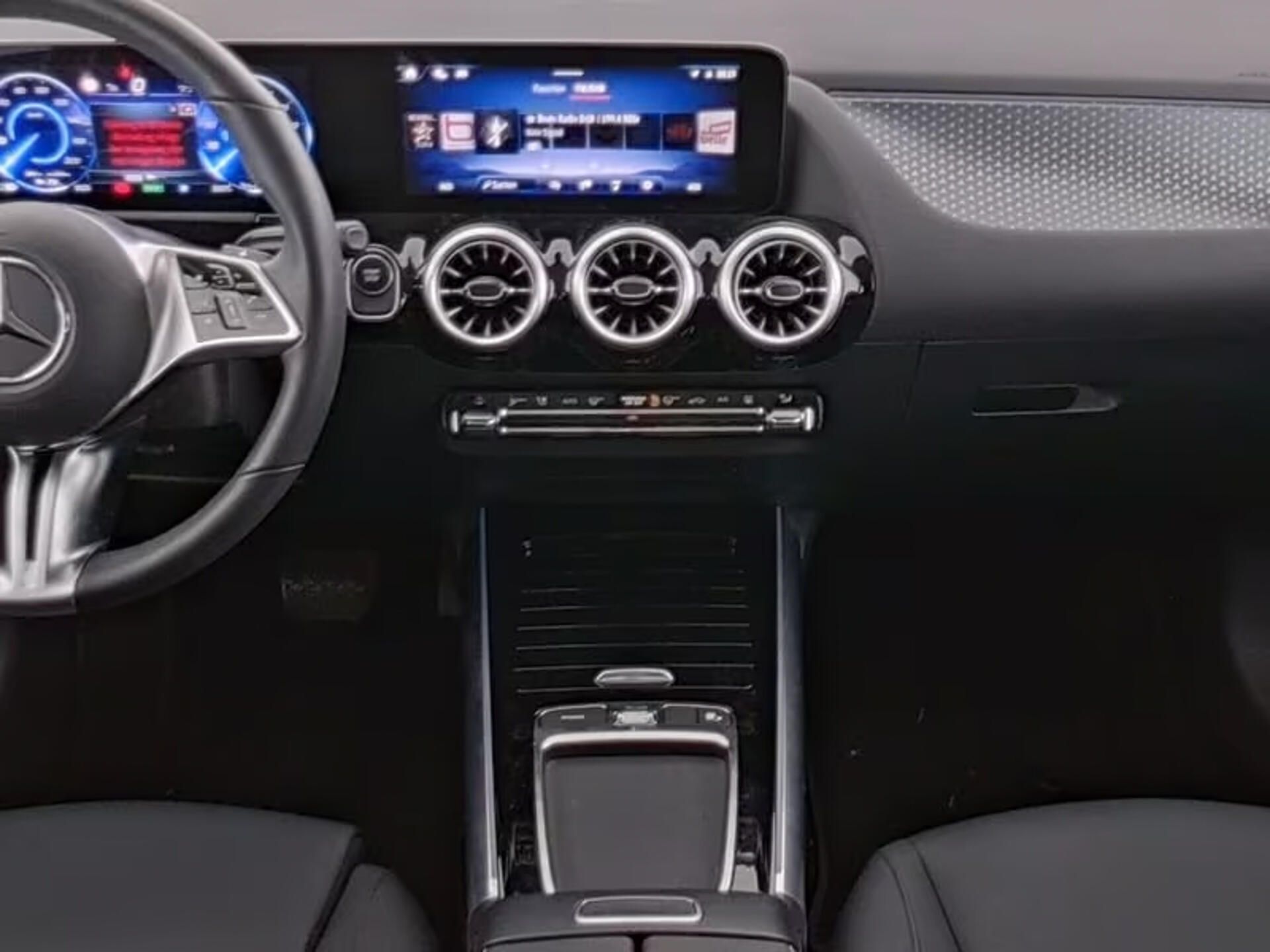 Mercedes-Benz EQA, 300 4M Progressive Advanced - fotka 6