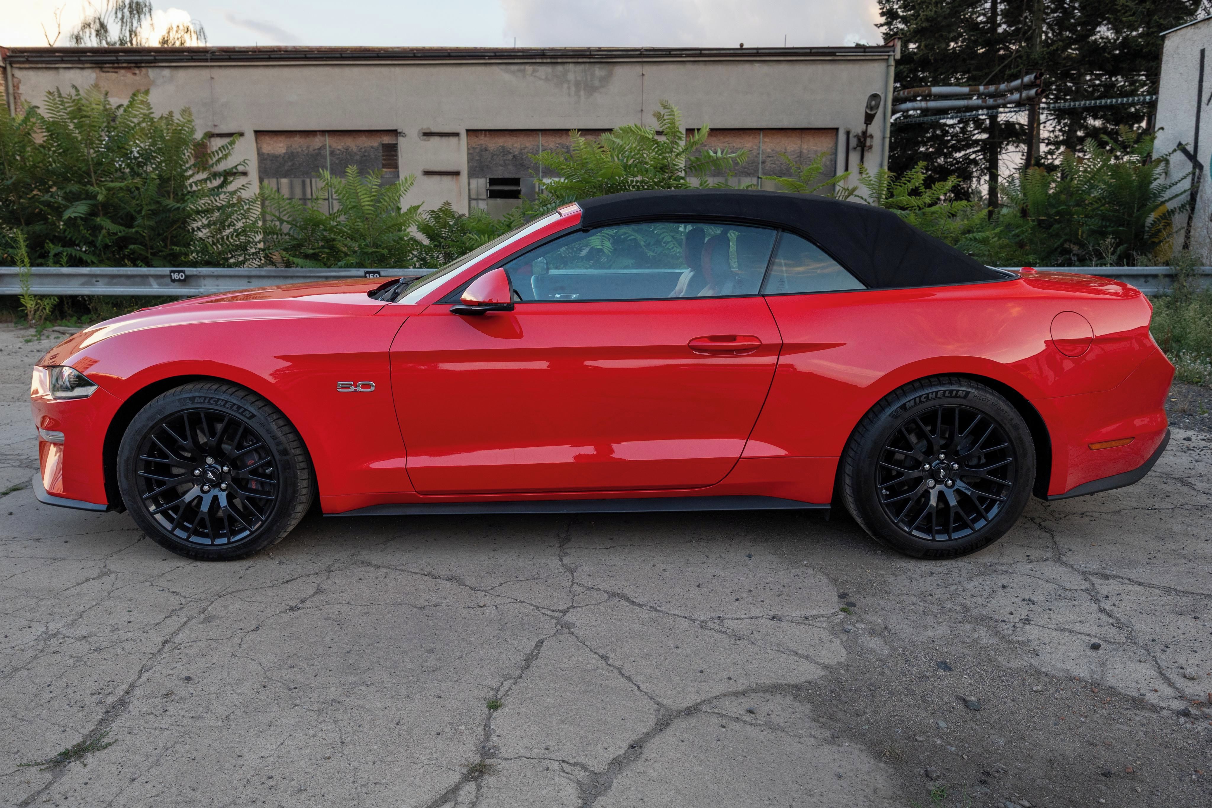 Ford Mustang, GT Premium Cabrio 5.0 V8 450hp - fotka 4