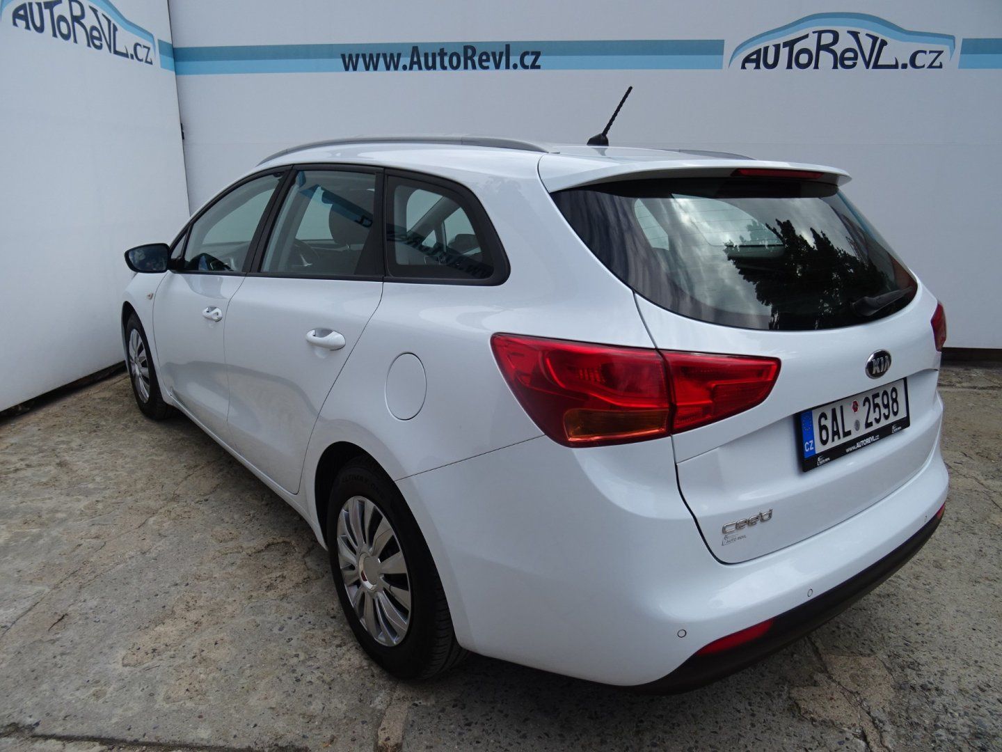 Kia Cee´d, 1.6GDi,99kW,1majČR,s.kni,klima - fotka 3