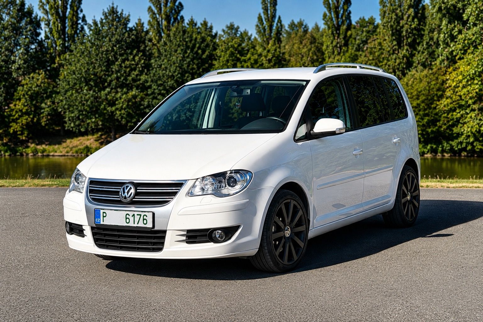 Volkswagen Touran, 2.0TDI 103Kw R-line 2x kola