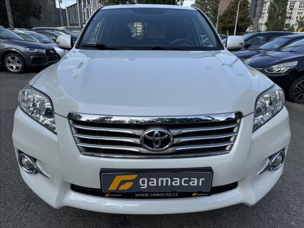 Toyota Rav4, 2,2 CROSSOVER+NADHERNÝ STAV !